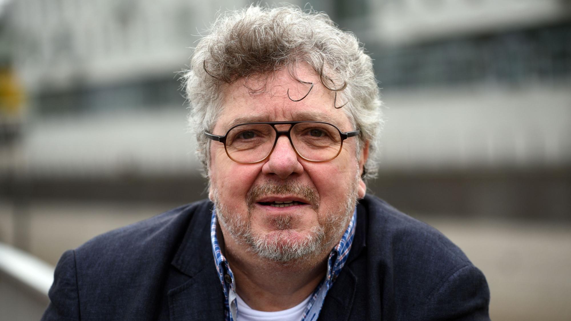 Michael Schanze steht bei einer Veranstaltung in Köln.