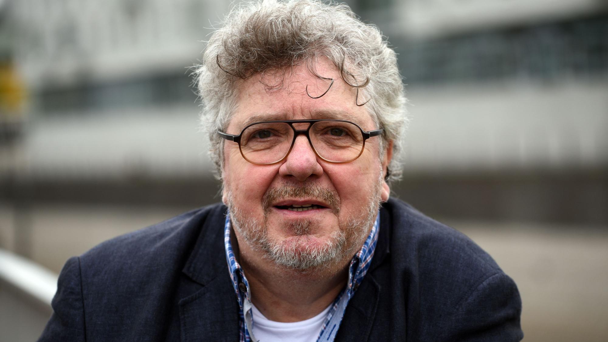 Der Entertainer Michael Schanze steht bei einer Veranstaltung in Köln.