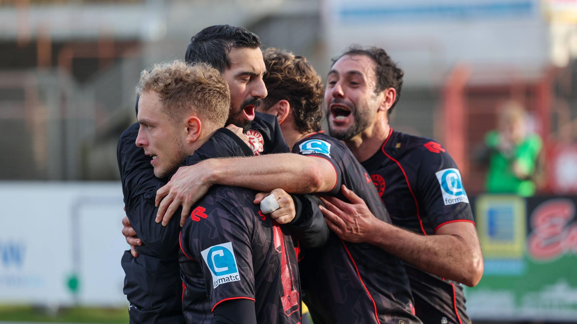 Timo Bornemann Torjubel Rot-Weiß Oberhausen - SC Fortuna Köln 07.02.2026 Timo Bornemann 19, Köln mit Torjubel nach dem 3:0. Rot-Weiß Oberhausen RWO gegen den SC Fortuna Köln am 7. Februar 2026 im Stadion Niederrhein in Oberhausen Nordrhein Westfalen / Deutschland / GER. Fußball 21. Spieltag der Regionalliga West Saison 2025/2026. Endstand 1:3 vor 4.627 Zuschauern. *** Timo Bornemann goal celebration Red White Oberhausen SC Fortuna Cologne 07 02 2026 Timo Bornemann 19, Cologne with goal celebration after the 3 0 Red White Oberhausen RWO against SC Fortuna Cologne on February 7, 2026 at the Stadion Niederrhein in Oberhausen Nordrhein Westfalen Germany GER Football 21 Matchday of the Regionalliga West Season 2025 2026 Final Score 1 3 in front of 4 627 spectators