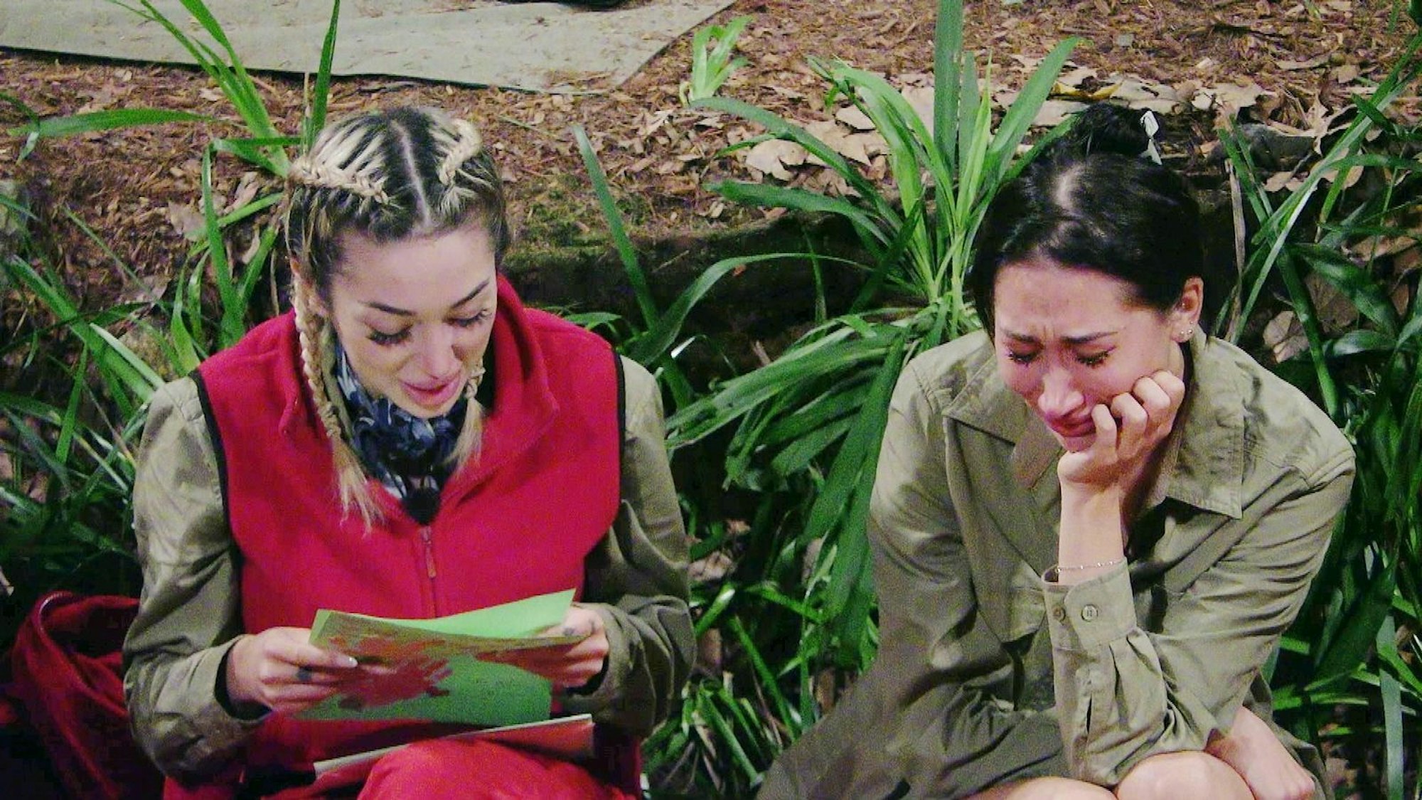 Mit Ariel (links) muss Gils größte Widersacherin gehen. (Bild: RTL)