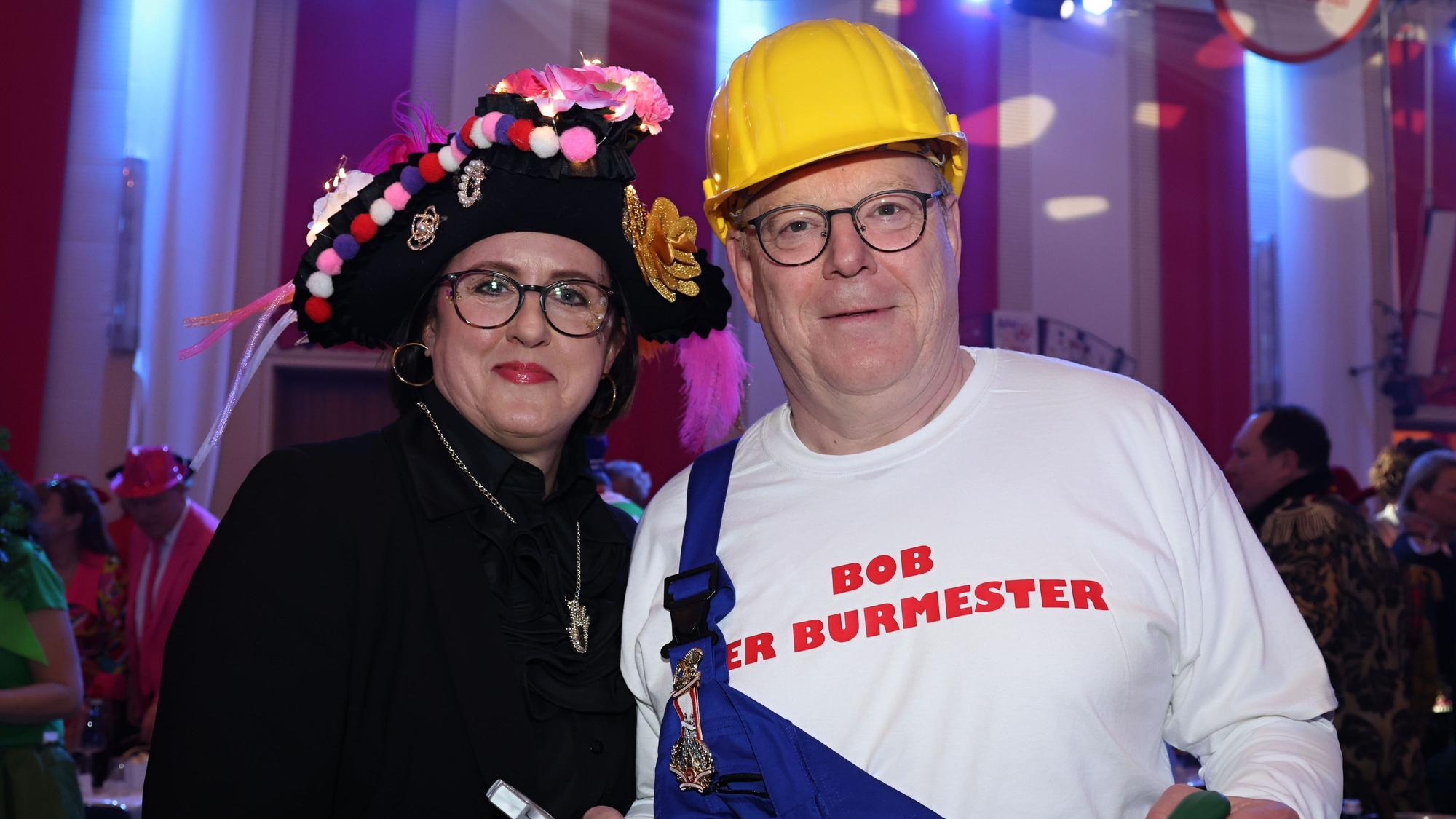 Torsten Burmester mit Ehefrau Jacqueline im Kostüm.