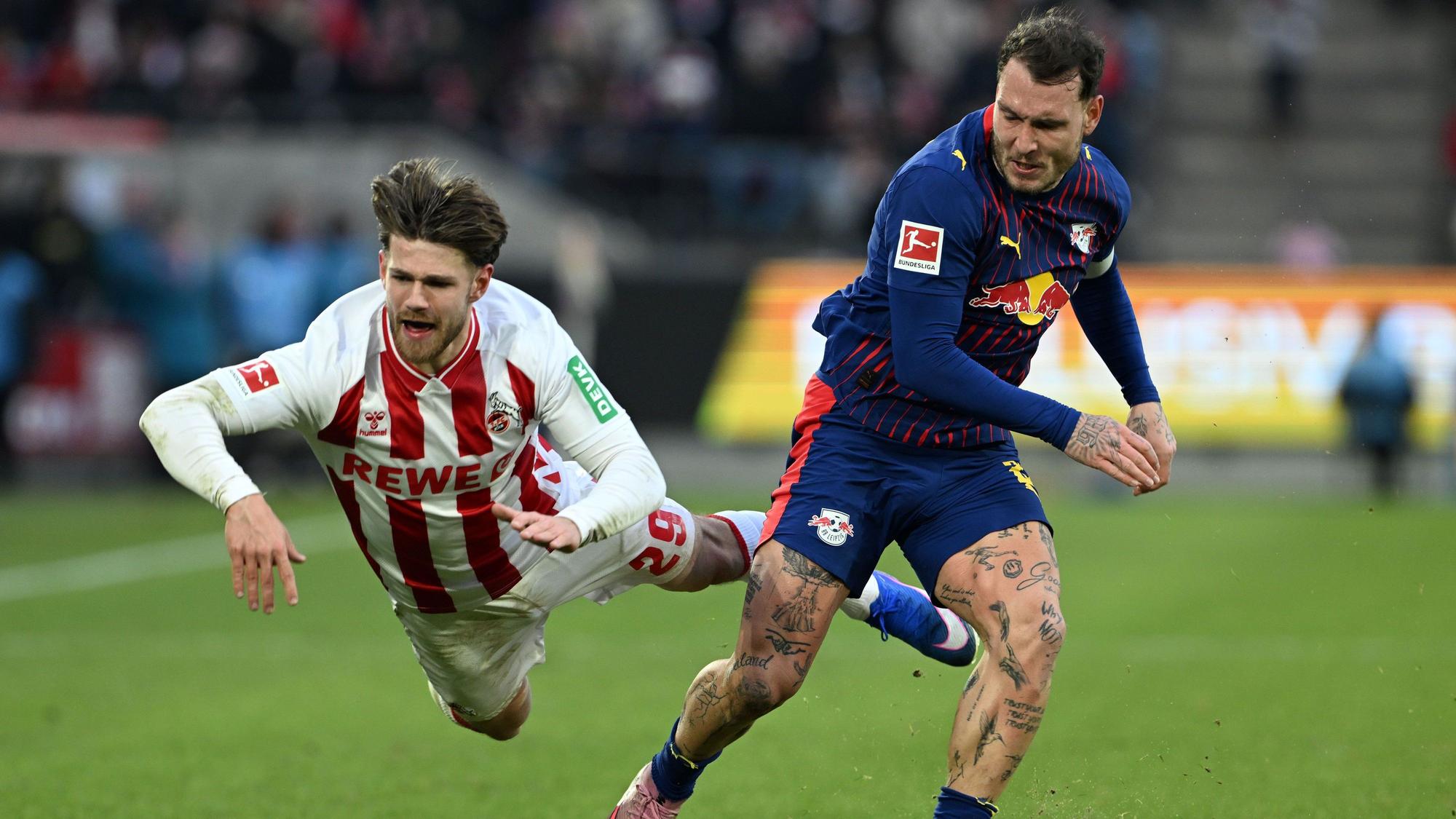 Jan Thielmann im Duell mit dem Leipziger Nationalverteidiger David Raum