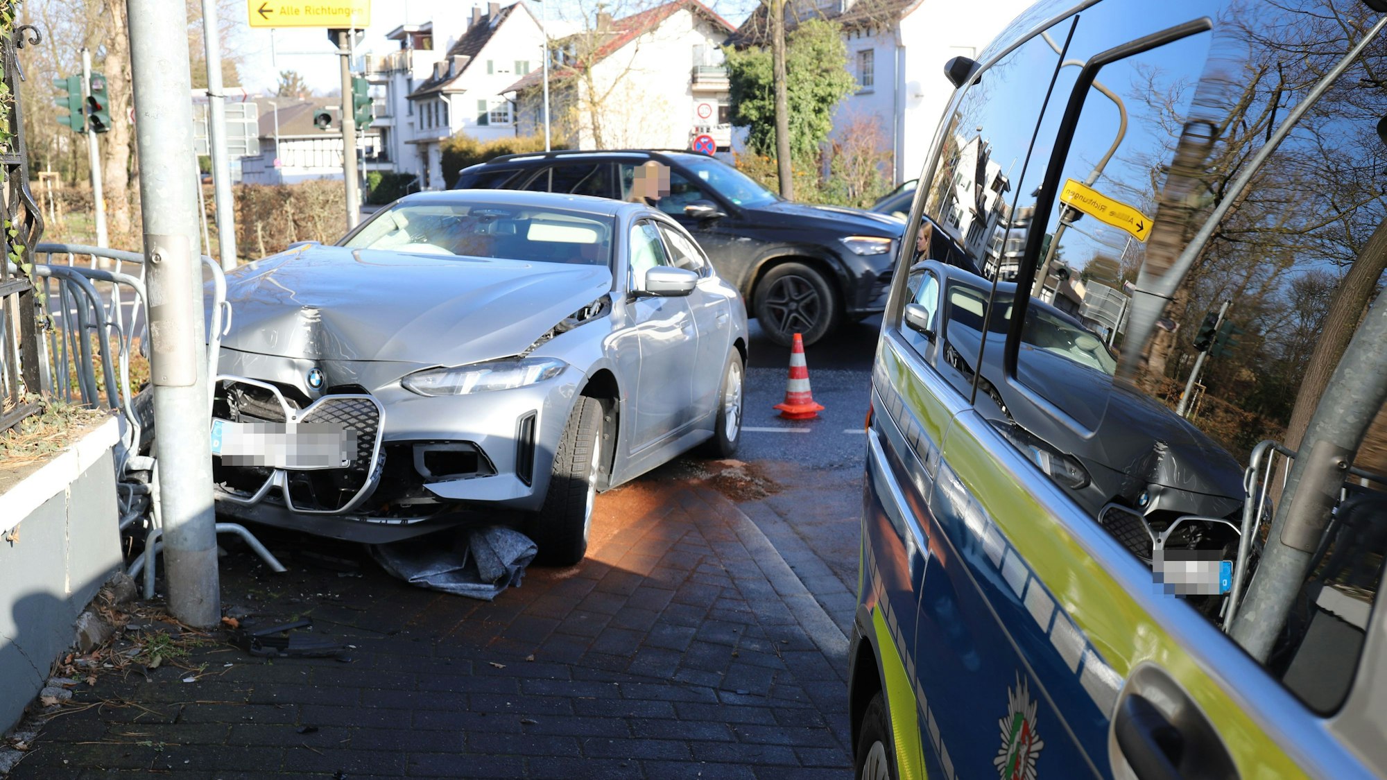 An der Ecke Beethovenstraße/Frankfurter Straße in Hennef gab es einen Unfall, bei dem eine 49 Jahre alte Frau leicht verletzt wurde.