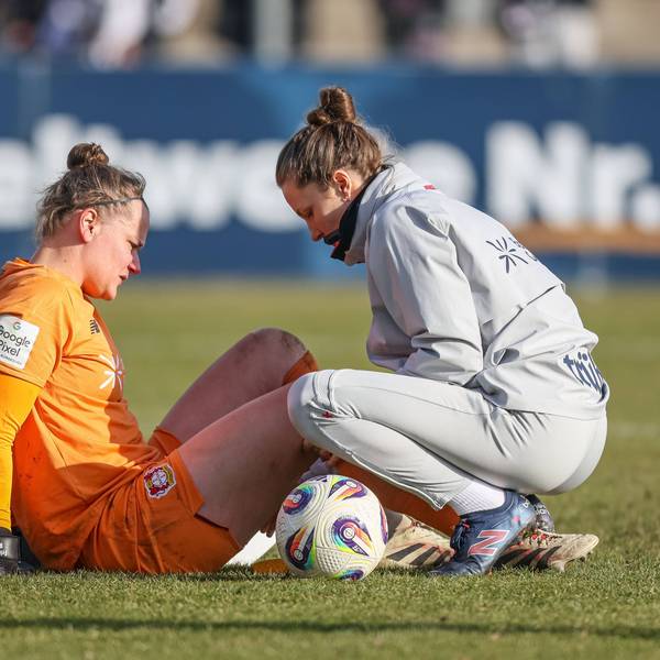 GER, Frankfurt, Eintracht Frankfurt vs Bayer 04 Leverkusen, Google Pixel Bundesliga, Fussball, DFB, Spielzeit 2024/2026, Stadion am Bretanobad, 17. Spieltag im Bild: Friederike Repohl Bayer Leverkusen Frauen 27, Verletzung, Behandlung gegen Eintracht Frankfurt DFB/DFL REGULATIONS PROHIBIT ANY USE OF PHOTOGRAPHS AS IMAGE SEQUENCES AND/OR QUASI-VIDEO, 07.02.2026 *** GER, Frankfurt, Eintracht Frankfurt vs Bayer 04 Leverkusen, Google Pixel Bundesliga, Football, DFB, Season 2024 2026, Stadion am Bretanobad, 17 Matchday in picture Friederike Repohl Bayer Leverkusen Women 27 , Injury, Treatment against Eintracht Frankfurt DFB DFL REGULATIONS PROHIBIT ANY USE OF PHOTOGRAPHS AS IMAGE SEQUENCES AND OR QUASI VIDEO, 07 02 2026 Copyright: HMBxMedia/HendrikxHamelau