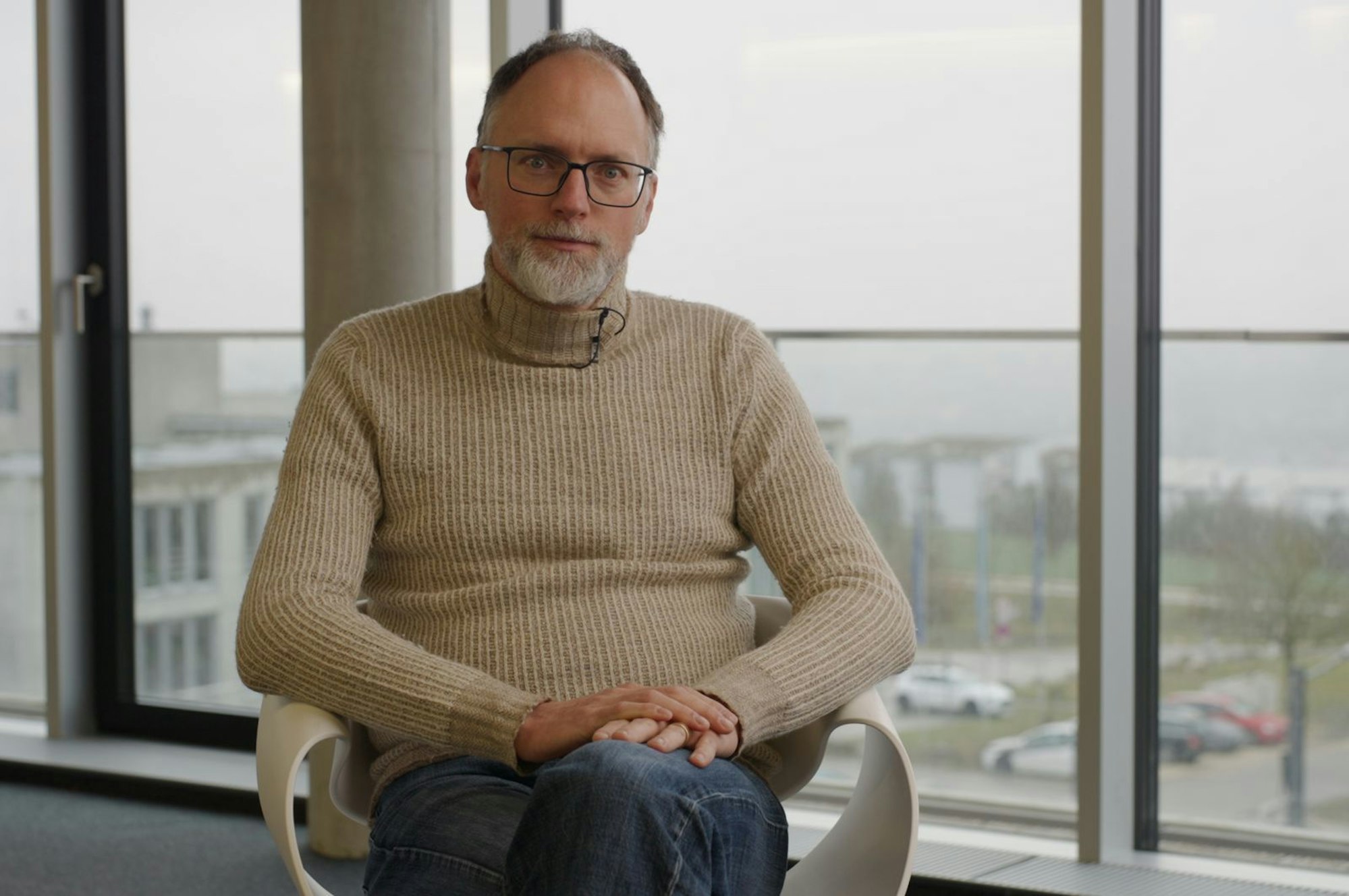 Noch ist künstliche Intelligenz nicht geeignet, um psychische Krankheiten zu behandeln, glaubt Professor Harald Baumeister von der Universität Ulm. (Bild: ZDF/Markus Haist)