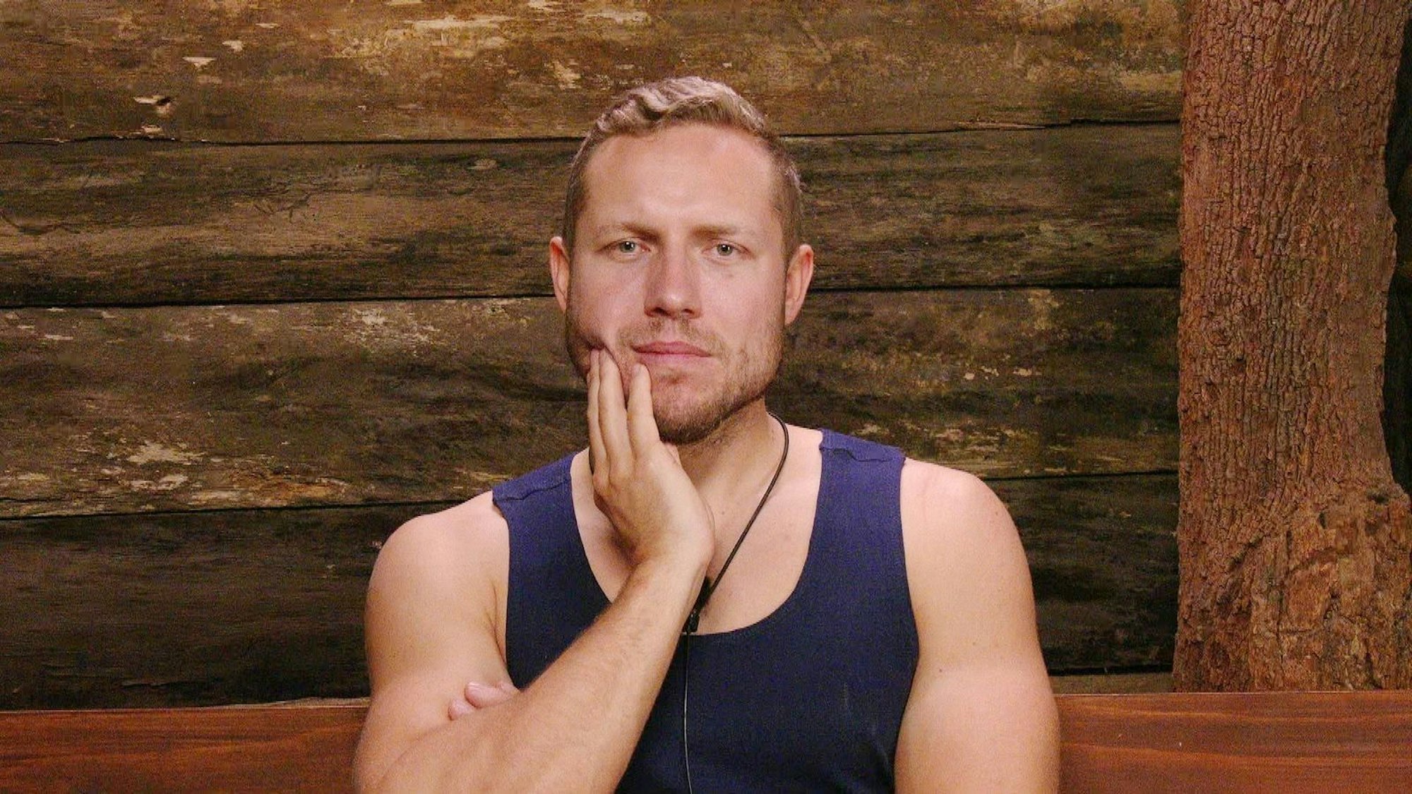 Patrick findet Gil „aalglatt wie ein Politiker“. (Bild: RTL)