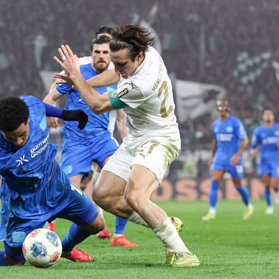 Malik Tillmann Bayer 04 Leverkusen und Rocco Reitz Borussia Mönchengladbach im Zweikampf waehrend des Spiels der Bundesliga zwischen Borussia Mönchengladbach und Bayer 04 Leverkusen, Stadion im Borussia-Park am 07. February 2026 in Mönchengladbach, Deutschland. Foto von Oliver Kaelke/DeFodi Images Malik Tillmann Bayer 04 Leverkusen und Rocco Reitz Borussia Mönchengladbach battle for the ball during the Bundesliga match between Borussia Mönchengladbach and Bayer 04 Leverkusen at Stadion im Borussia-Park on February 7, 2026 in Mönchengladbach, Germany. Photo by Oliver Kaelke/DeFodi Images DFL regulations prohibit any use of photographs as image sequences and/or quasi-video. Photo by Oliver Kaelke/DeFodi Images - *** Malik Tillmann Bayer 04 Leverkusen and Rocco Reitz Borussia Mönchengladbach battle for the ball during the Bundesliga match between Borussia Mönchengladbach and Bayer 04 Leverkusen, Stadion im Borussia Park on February 07, 2026 in Mönchengladbach, Germany Photo by Oliver Kaelke DeFodi Images Malik Tillmann Bayer 04 Leverkusen and Rocco Reitz Borussia Mönchengladbach battle for the ball during the Bundesliga match between Borussia Mönchengladbach and Bayer 04 Leverkusen at Stadion im Borussia Park on February 7, 2026 in Mönchengladbach, Germany Photo by Oliver Kaelke DeFodi Images DFL regulations prohibit any use of photographs as image sequences and or quasi video Photo by Oliver Kaelke DeFodi Images