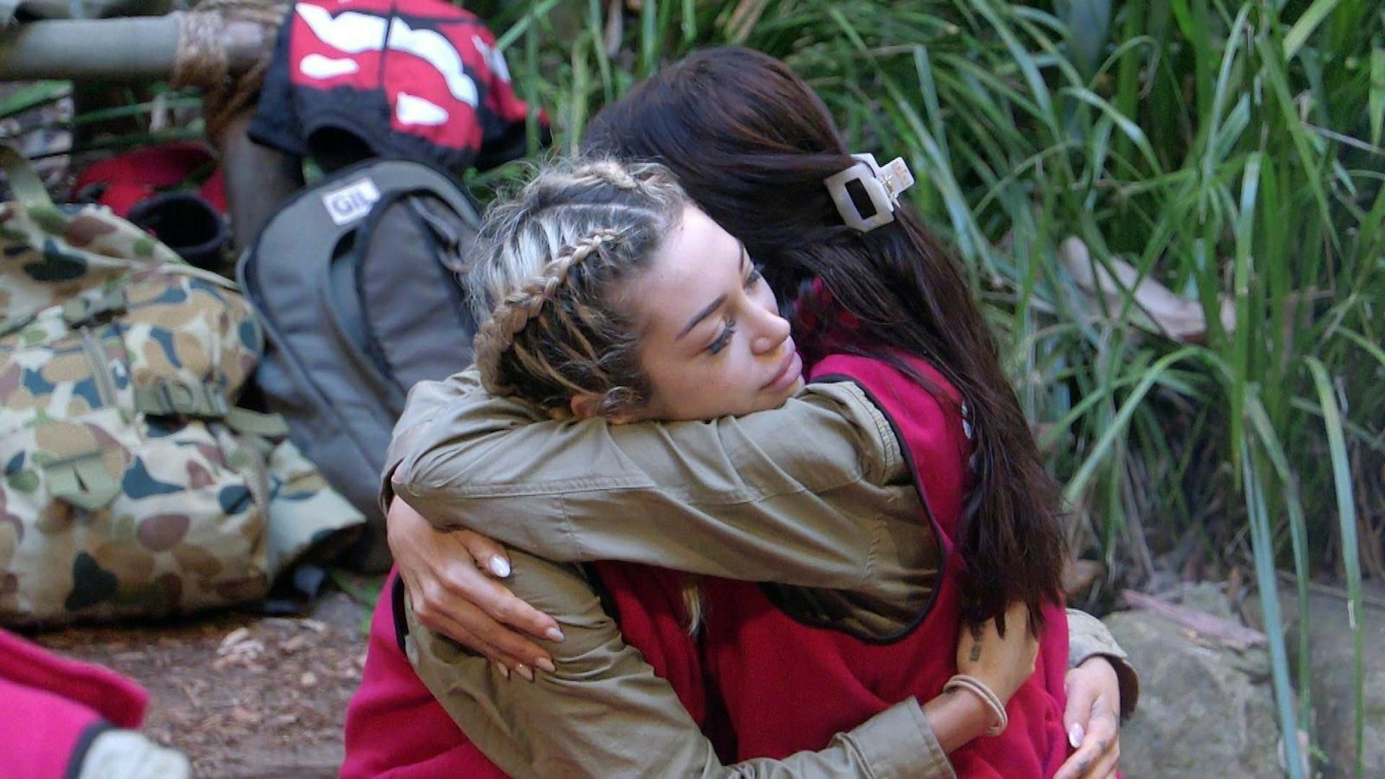 Ariel verabschiedet sich von Samira. (Bild: RTL)