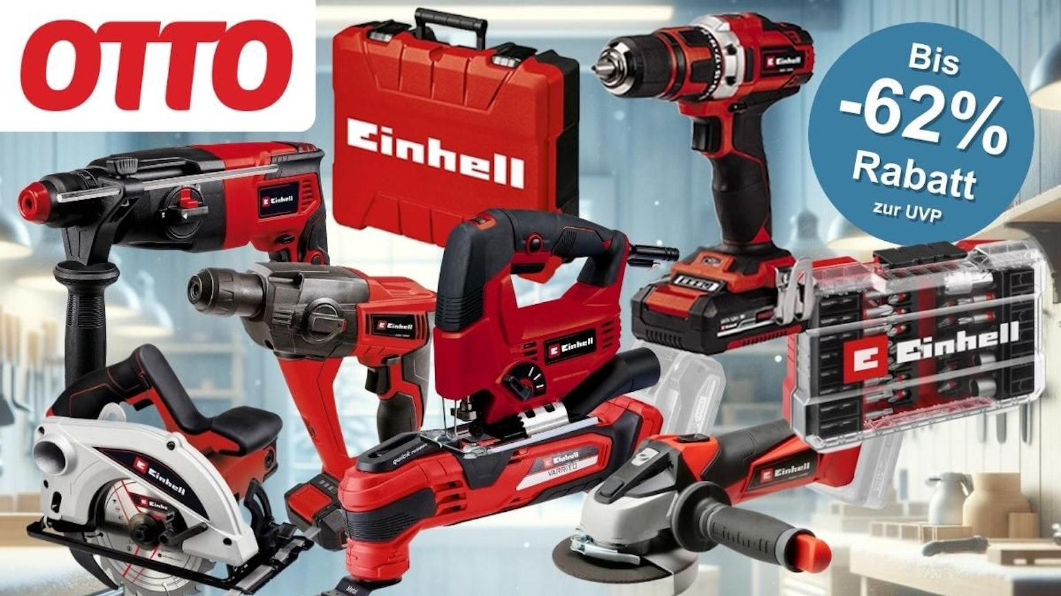 Einhell Geräte und Werkzeug wie Akku-Bohrschraubern, Winkelschleifern, Stichsägen und Zubehör vor einer winterlichen Werkstatt.