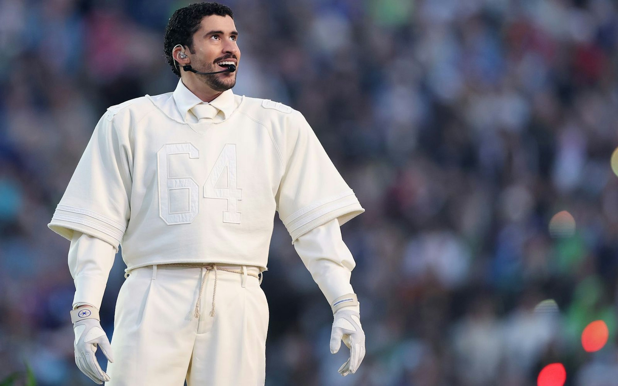 Bad Bunny sparte bei seiner Superbowl-Halbzeitshow nicht mit politischen Anspielungen. (Bild: 2026 Getty Images/Kevin C. Cox)