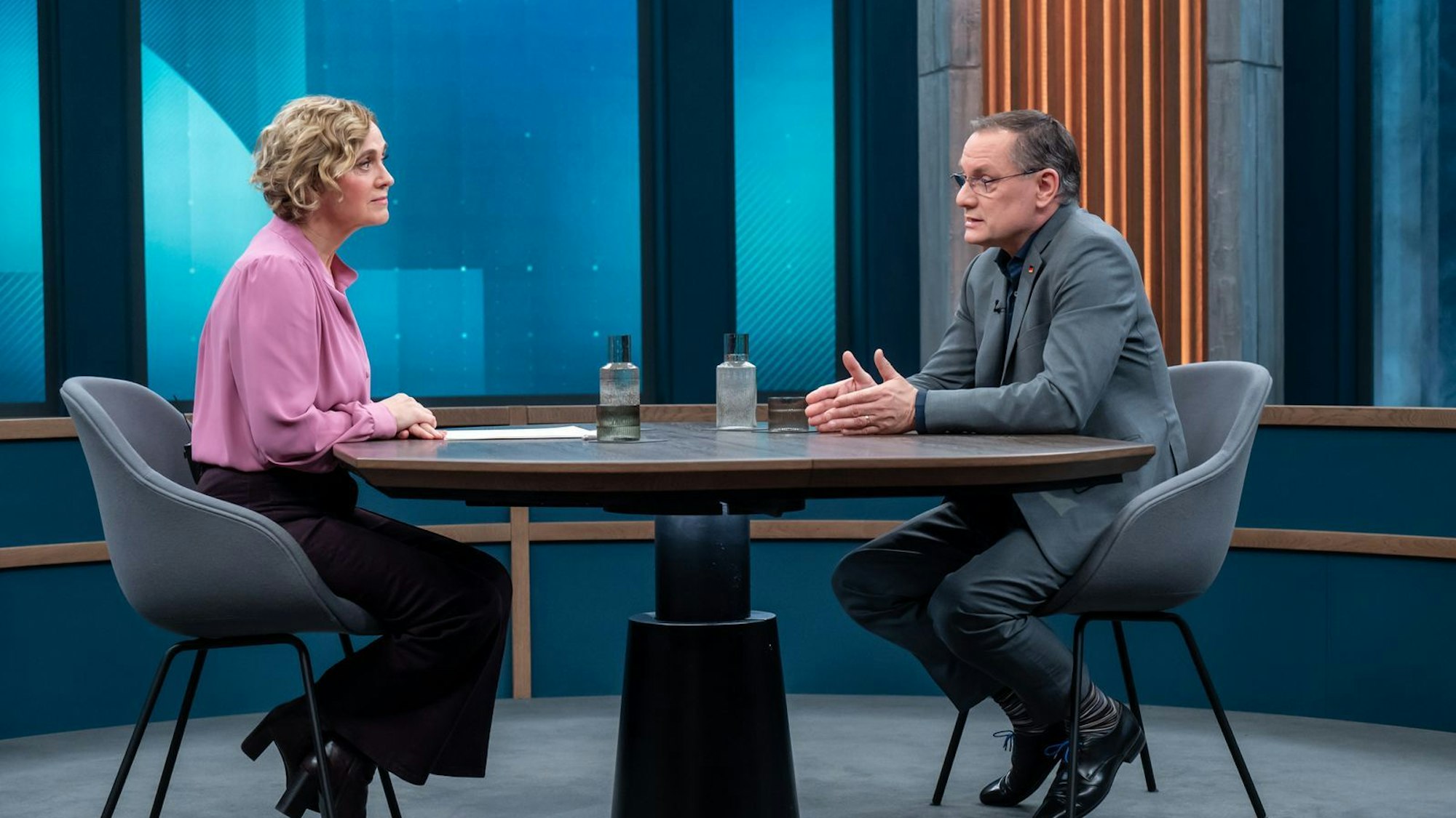 Vor allem beim Thema Russland gerieten sich Caren Miosga und Tino Chrupalla in die Haare. (Bild: ARD / Thomas Ernst)