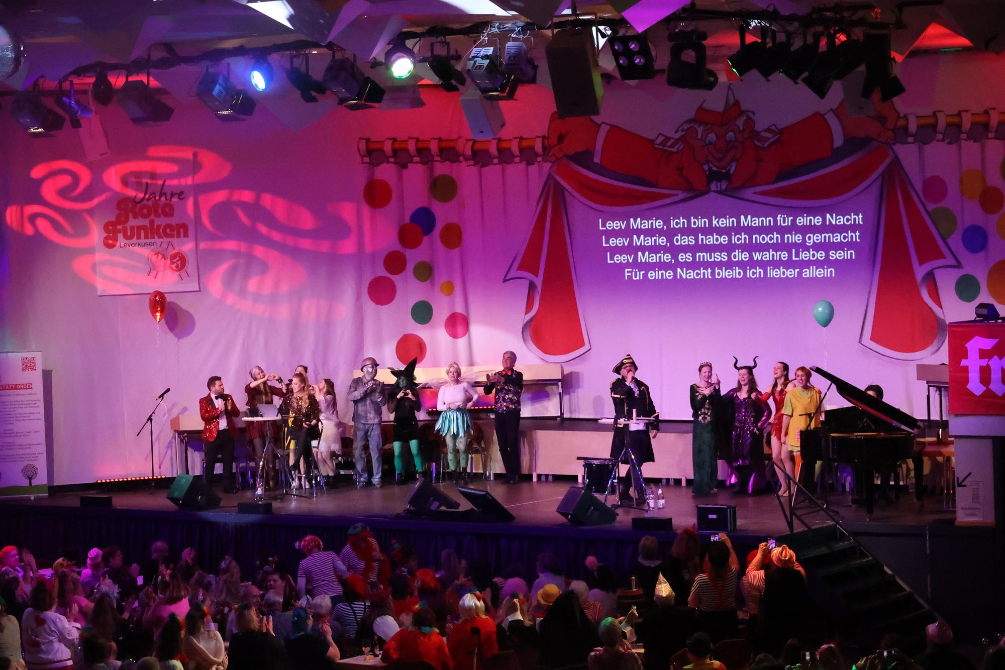 Zu „Lev singt“ kamen in diesem Jahr rund 850 Besucher, die fleißig mitsangen.