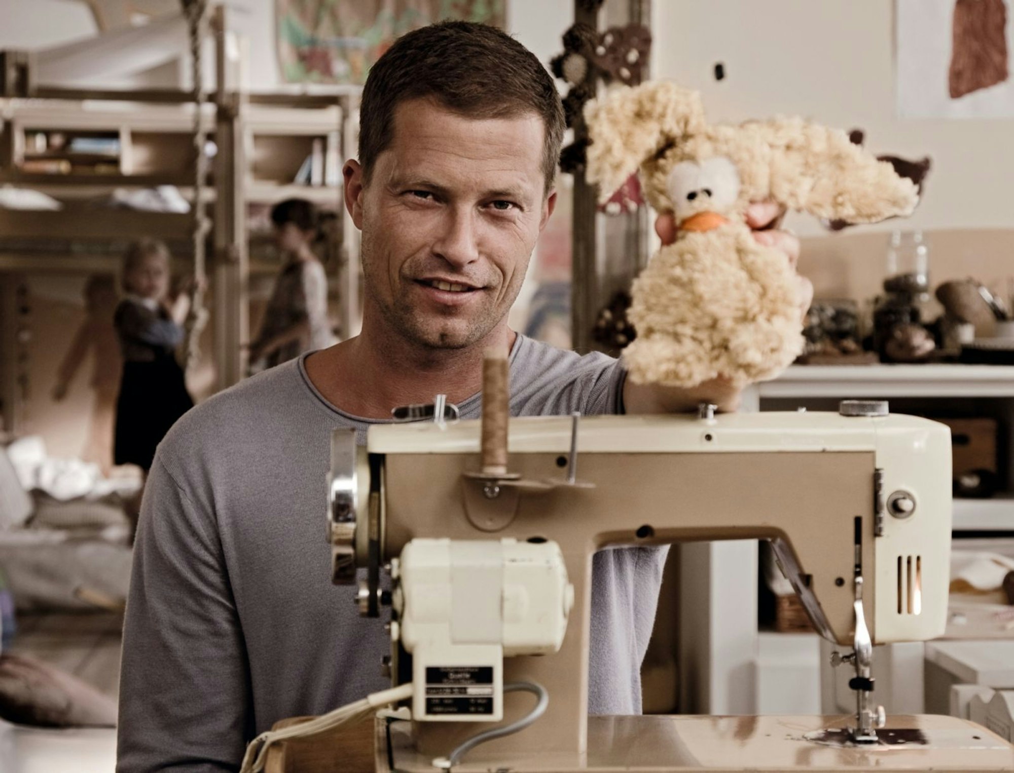 Til Schweiger fungiert in „Zweiohrküken“ nicht nur als Hauptdarsteller, sondern auch als Produzent, Regisseur und Autor. (Bild: Warner Bros. )
