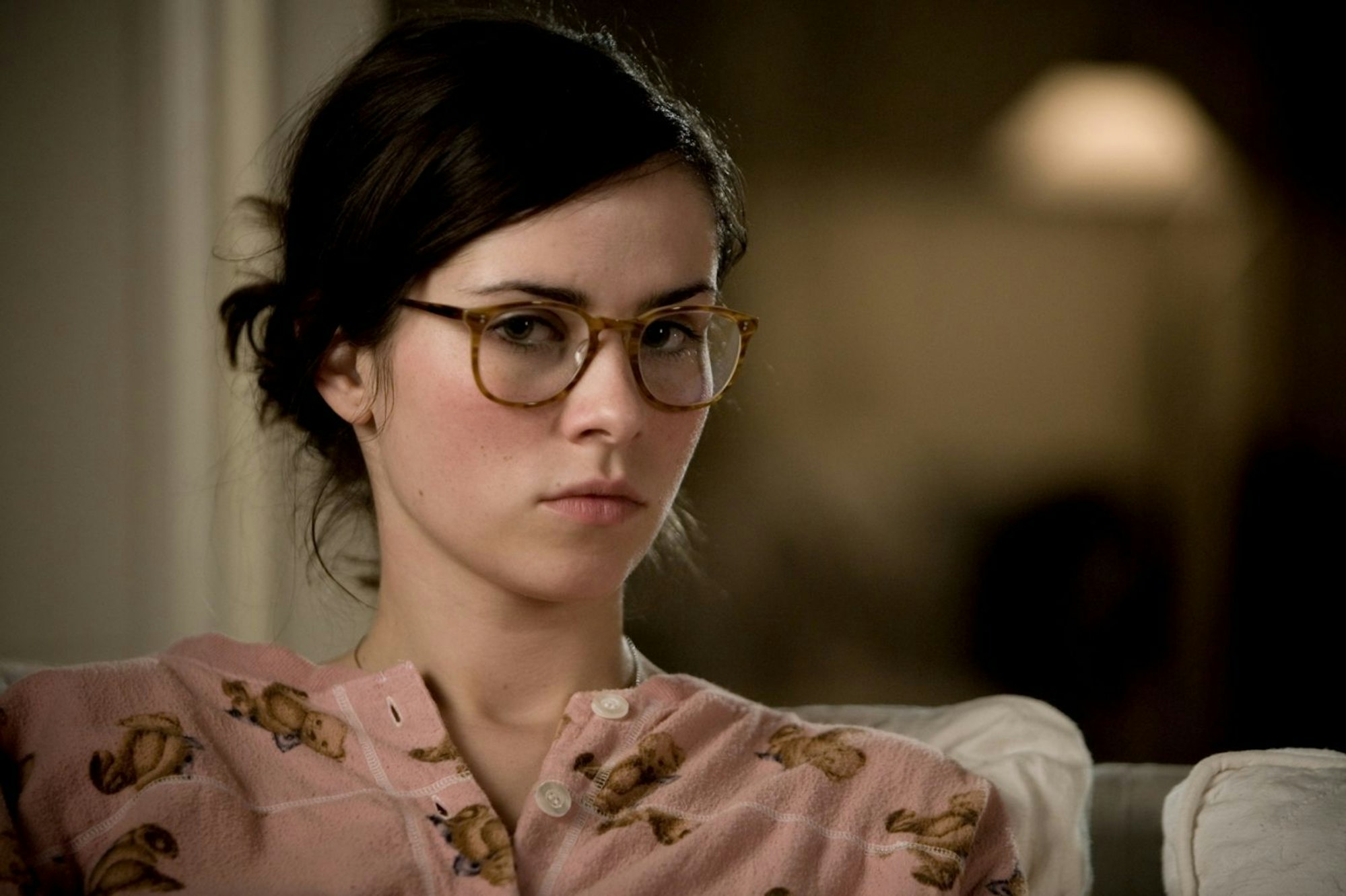 Alles auf Anfang: Anna (Nora Tschirner) ist nicht begeistert, dass Ludo ausgerechnet in ihrer Kindertagesstätte seine Strafe abarbeiten soll. (Bild: Warner Bros.)