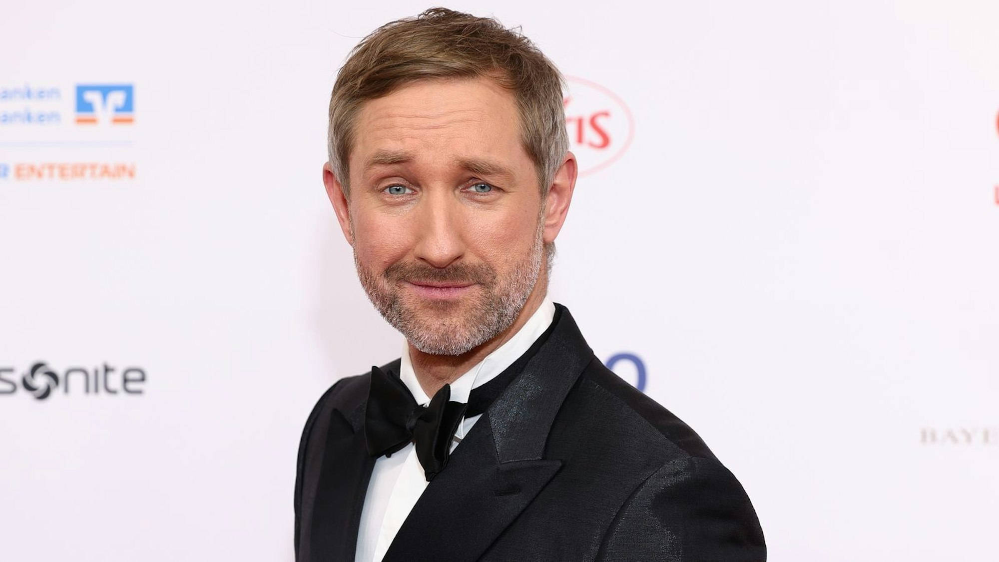 SAT.1-“Frühstücksfernsehen“-Moderator Daniel Boschmann ist schon auf viele internationale Stars getroffen - einer blieb ihm jedoch ganz besonders in Erinnerung. (Bild: 2026 Getty Images/Andreas Rentz)