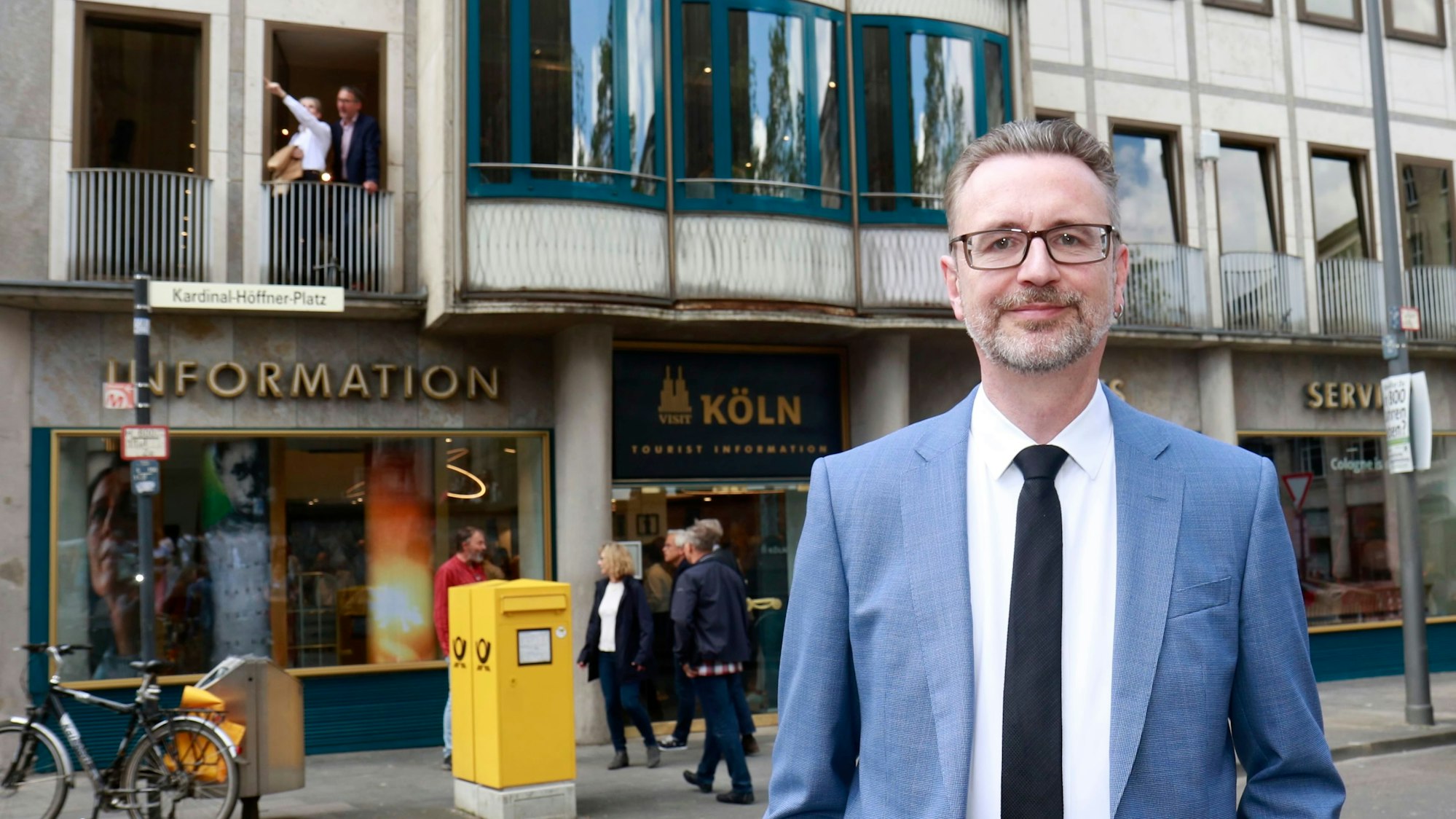 23.05.2024, Köln: Der Geschäftsführer von KölnTourismus, Dr. Jürgen Amann, freut sich auf die Wiedereröffnung nach der Sanierung der Geschäftstelle. Foto: Arton Krasniqi