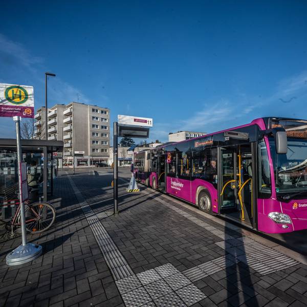 Schienenersatzverkehr in Opladen Generalsanierung der Bahnstrecke Köln-Hagen Bild: Ralf Krieger