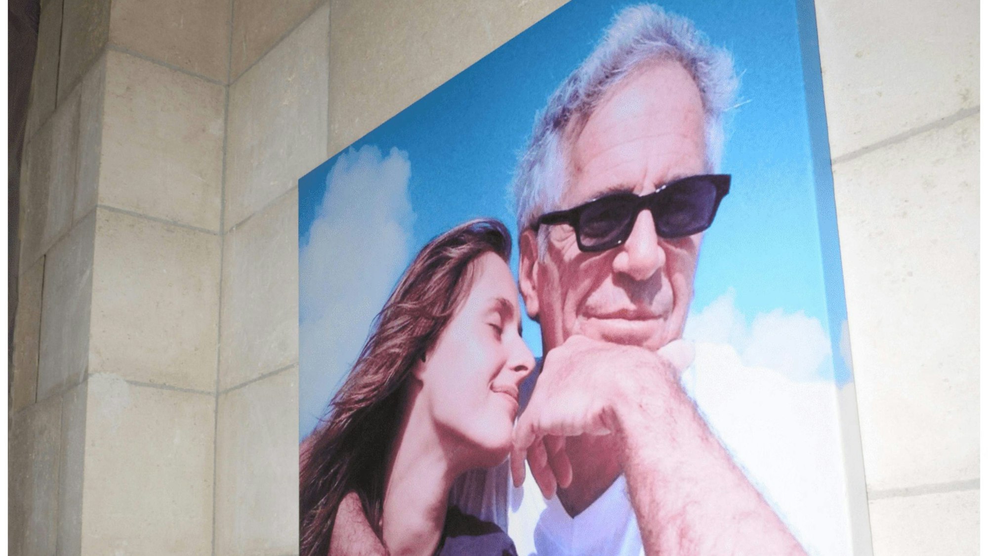 Jeffrey Epstein (r.) mit seiner Freundin Karyna Shuliak auf einem Foto.