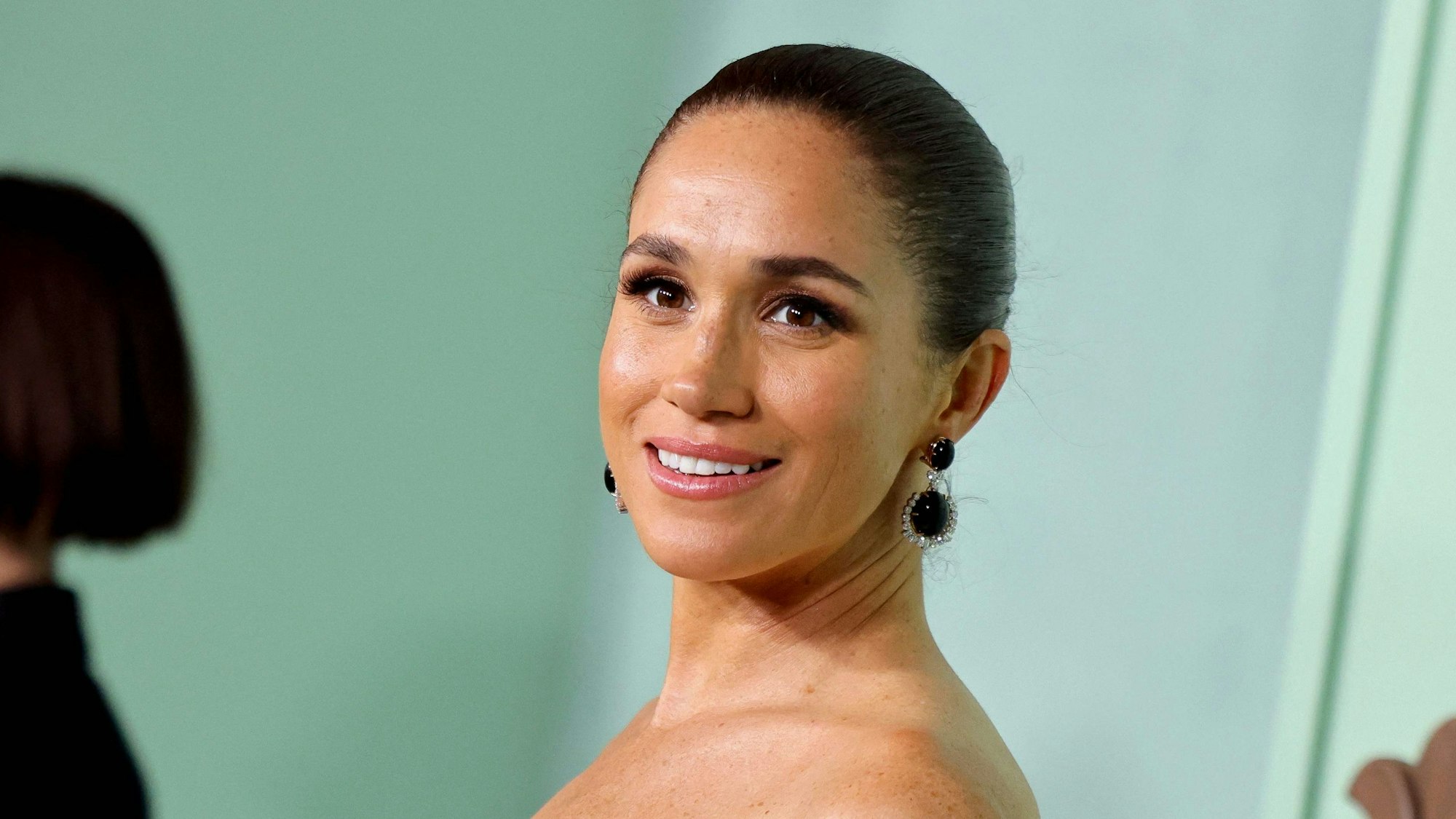 Herzogin Meghan posiert.