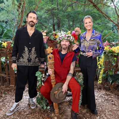 Sonja Zietlow und Jan Köppen krönen Gil Ofarim zum Dschungelkönig 2026.