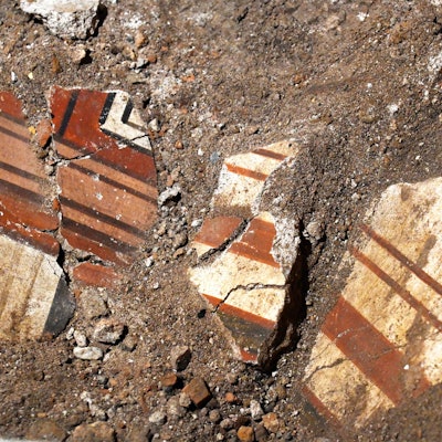 Ein Stück der Altarplatte, die auf der Miqua-Baustelle gefunden wurde.