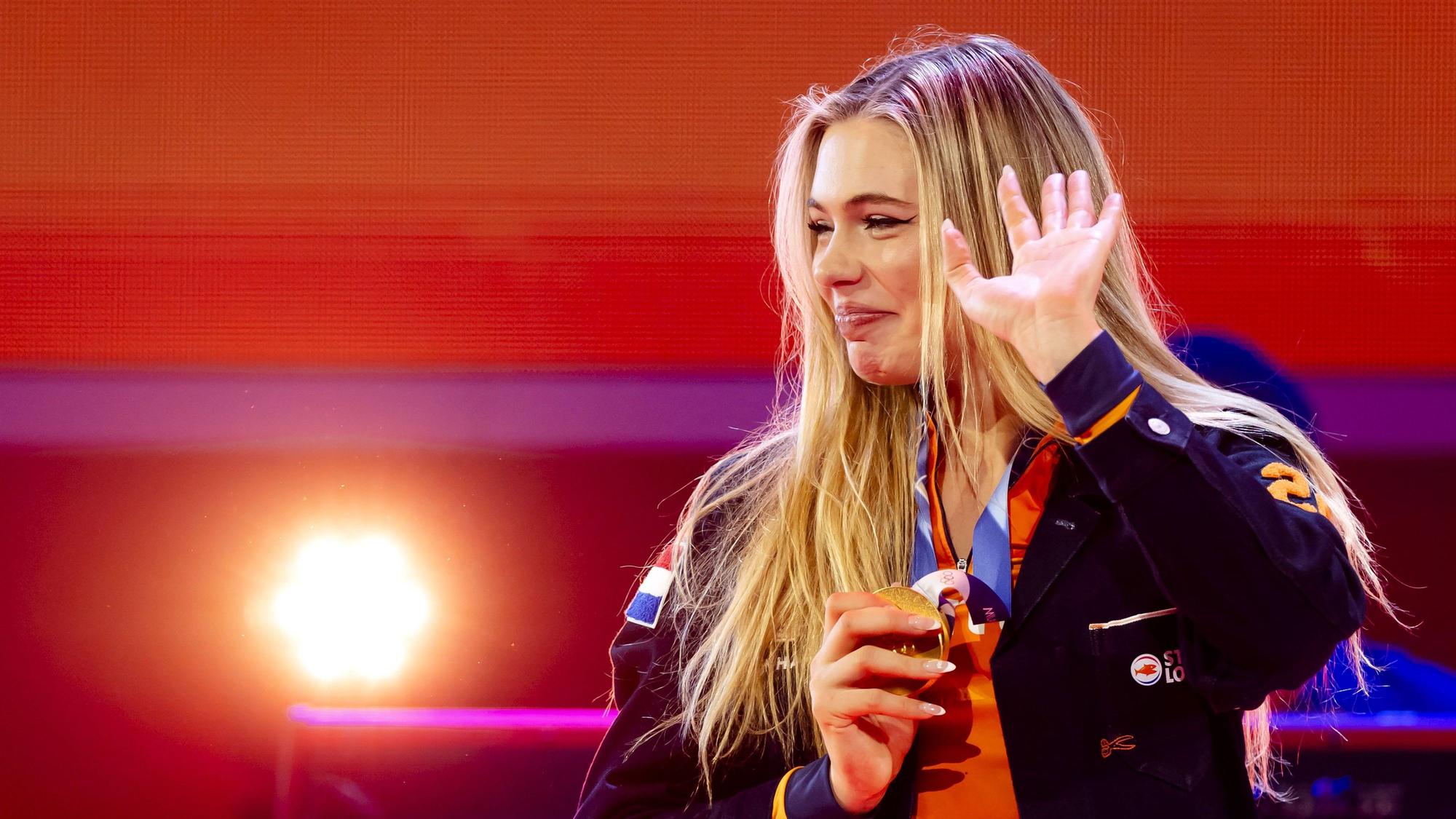 Jutta Leerdam mit der Goldmedaille bei der Siegererhung.