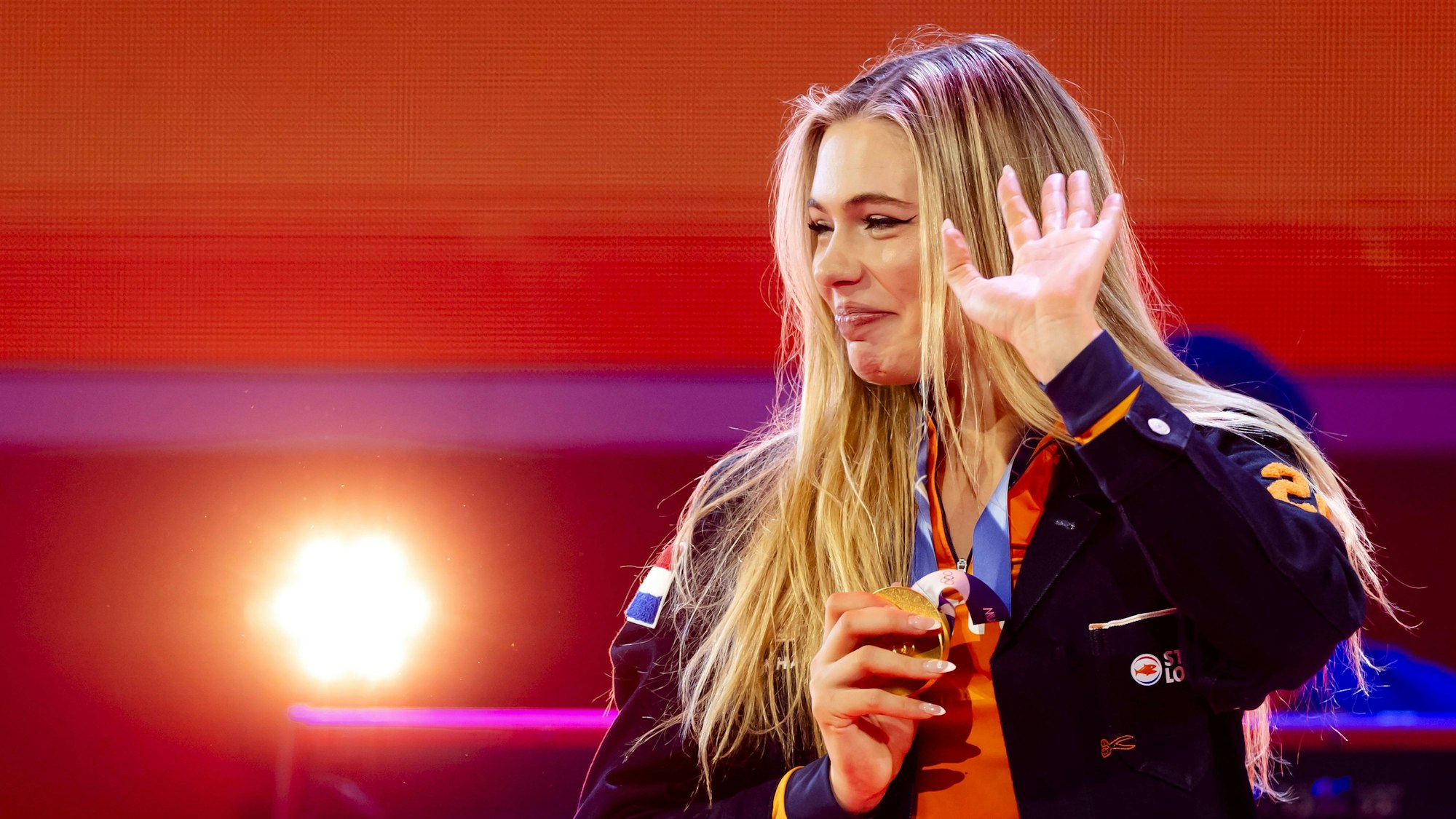 Jutta Leerdam mit der Goldmedaille bei der Siegererhung.