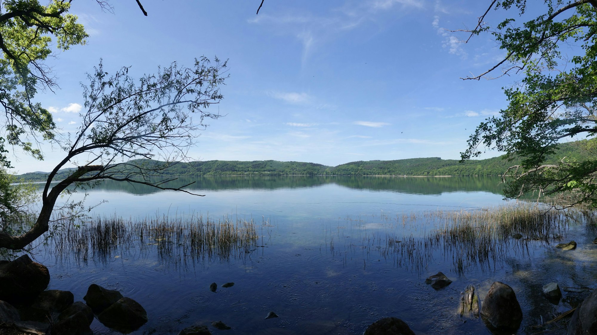 Blick auf den Laacher See in der Eifel (Archivfoto).