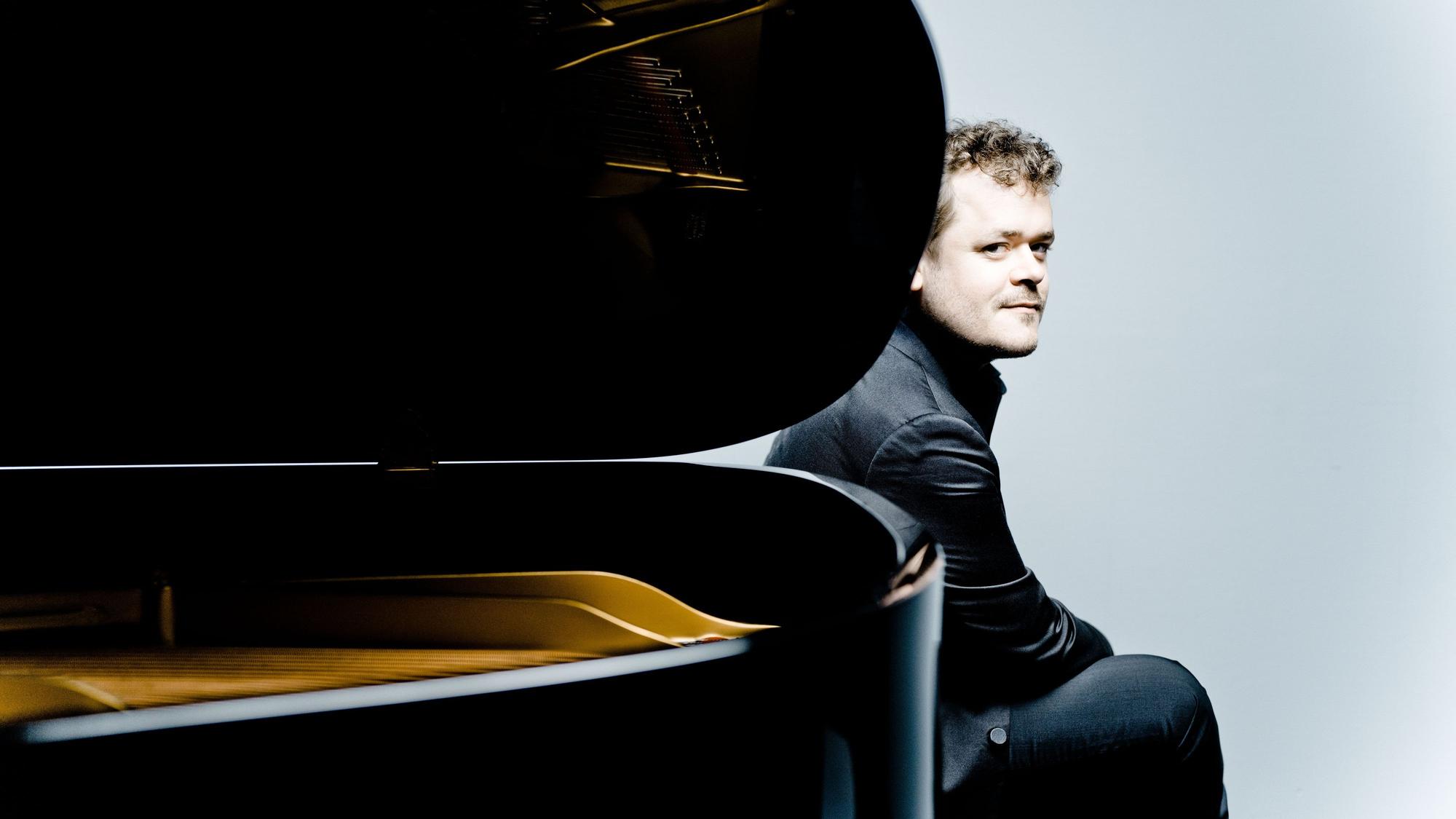 Benjamin Grosvenor
Photo: Marco Borggreve