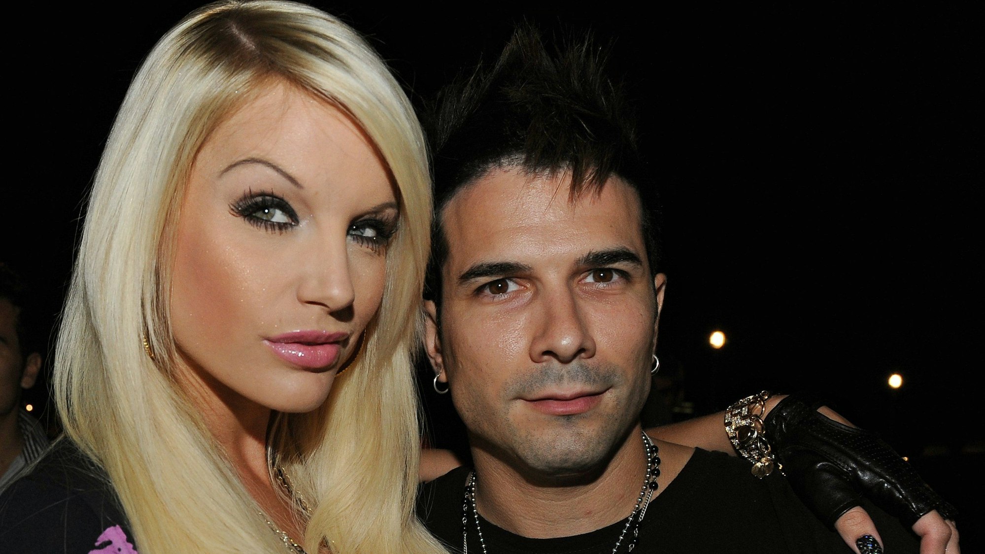 Der Sänger Marc Terenzi (r) und Gina-Lisa Lohfink posieren im Juli 2009 in Berlin bei einer Party des Labels „Ed Hardy“ im Rahmen der Modemesse „Bread & Butter“. (Archivbild)