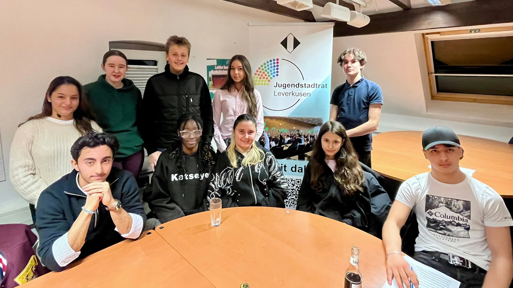 Erfahrene Jugendstadtratsmitglieder helfen bei der Organisation mit.