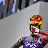 Julia Taubitz jubelt im Ziel.