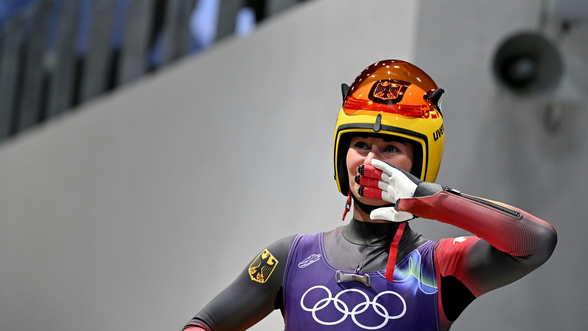 Julia Taubitz jubelt im Ziel.