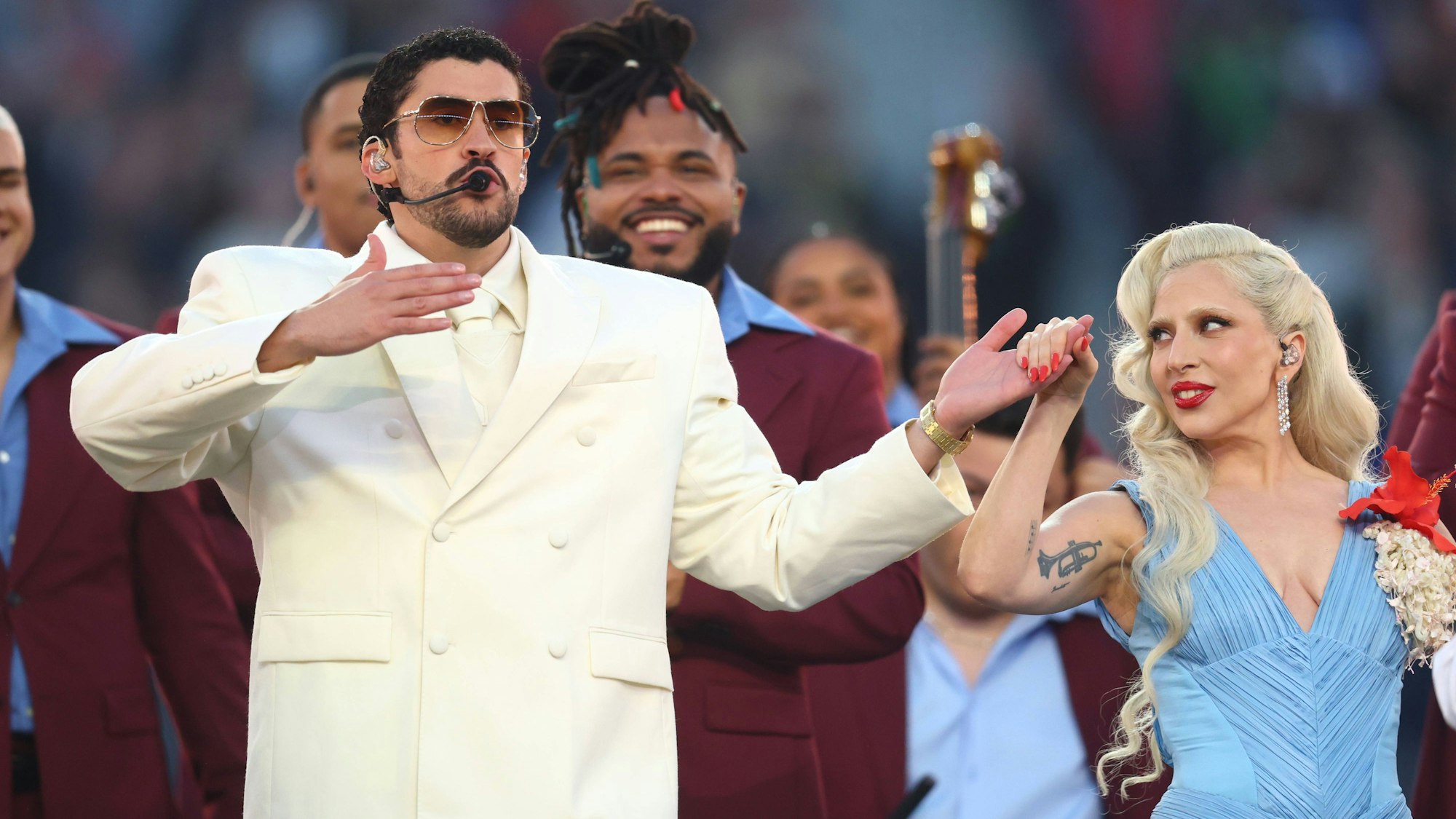 Der puerto-ricanische Künstler Bad Bunny und Lady Gaga beim Super Bowl.