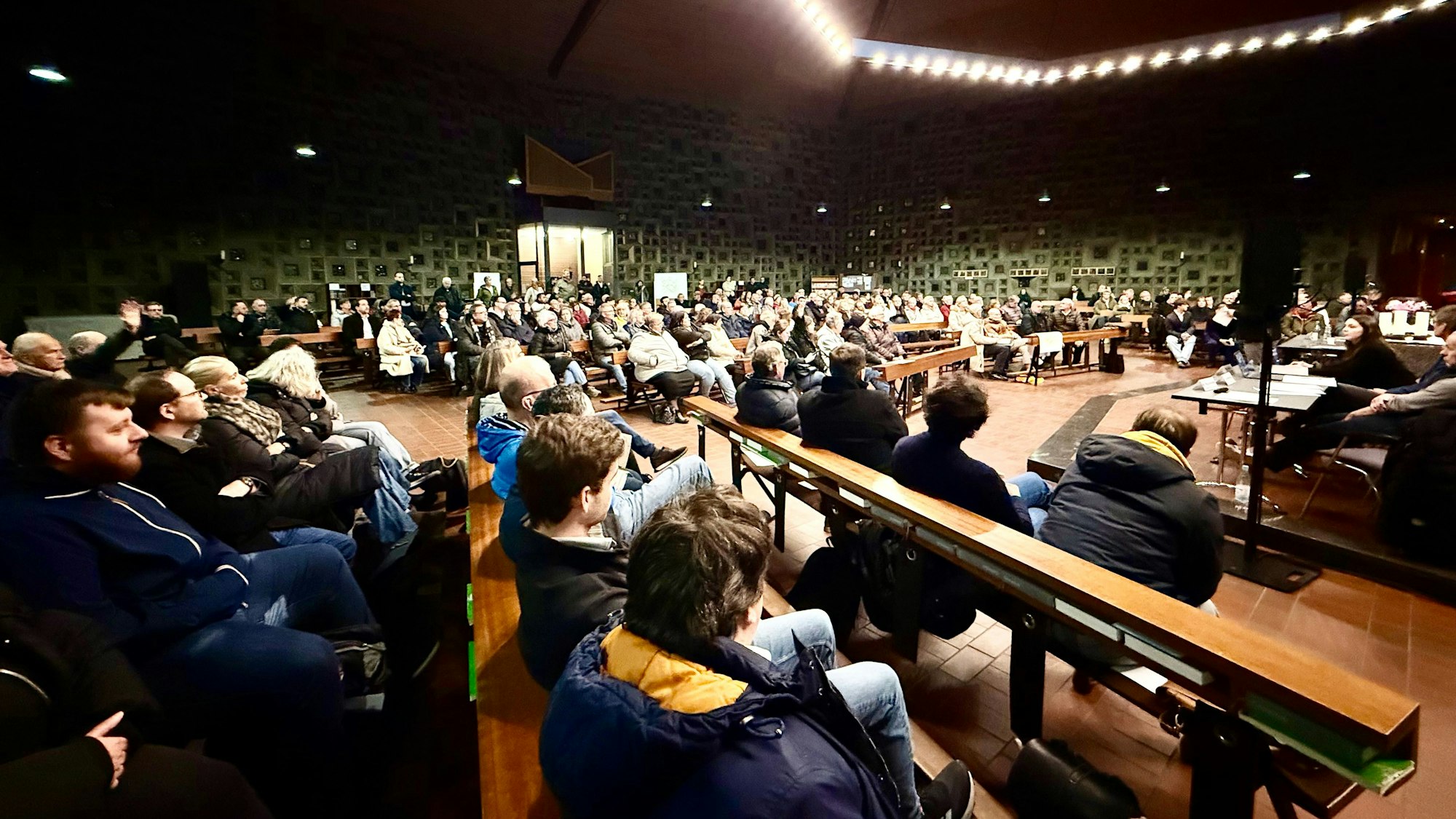 Bürgerversammlung zum neuen Königsberger Platz in der Kirche zum Heiligen Kreuz