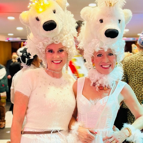 Eisbärenkostüm von Mirjam Deneke und Freundin