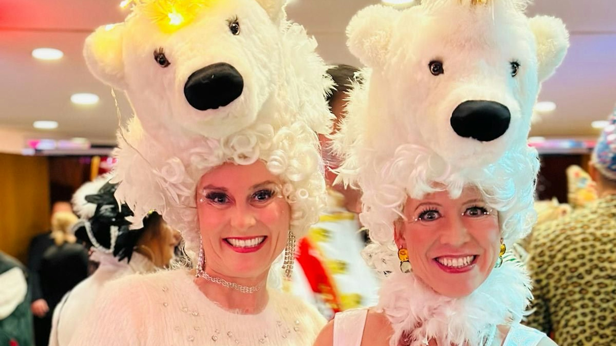 Eisbärenkostüm von Mirjam Deneke und Freundin