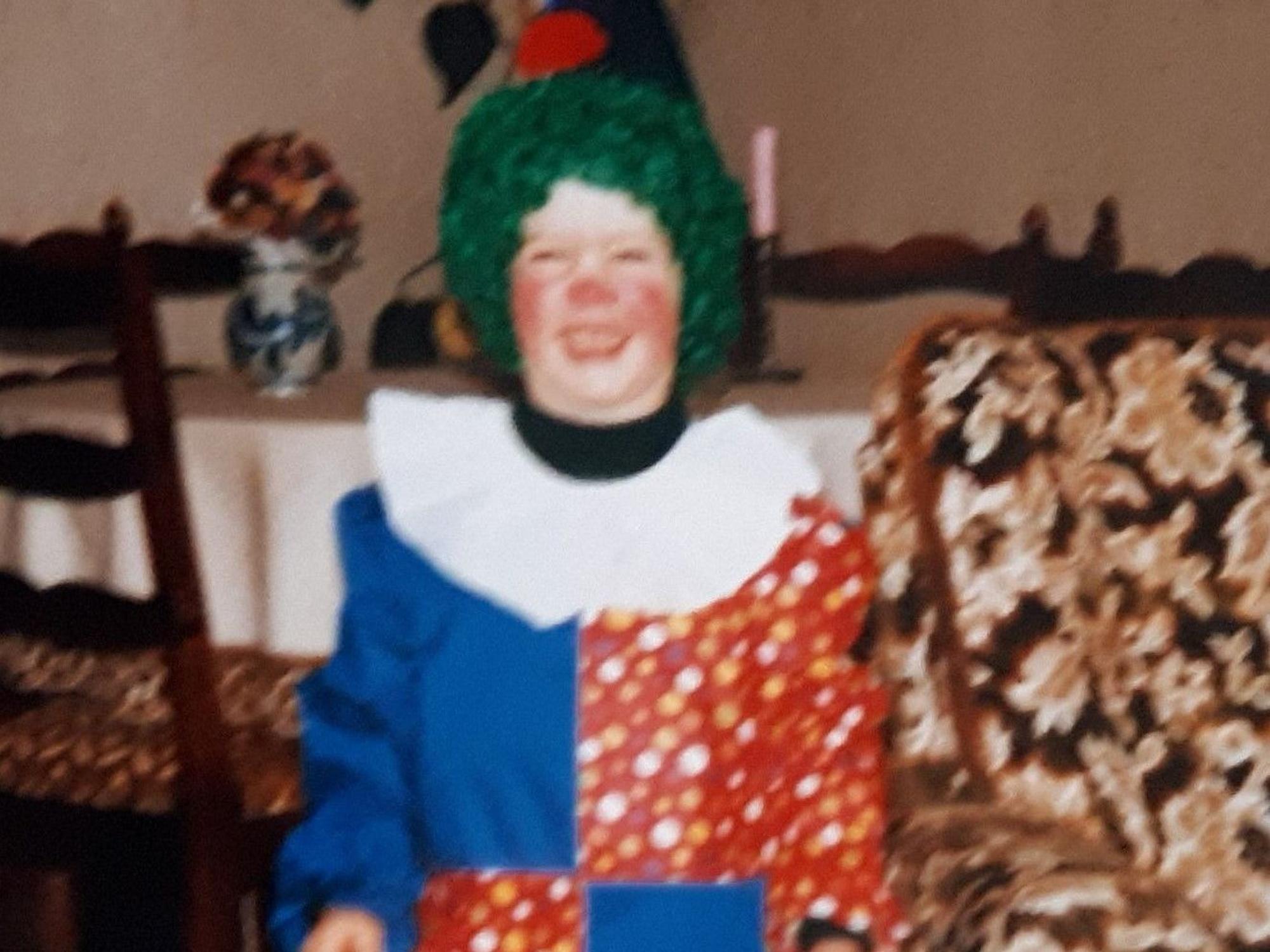 Silke Shimazu als Kind. Später zog sie nach San Diego. Dieses Jahr zeigte sie ihrem Mann Mark den kölner Karneval.