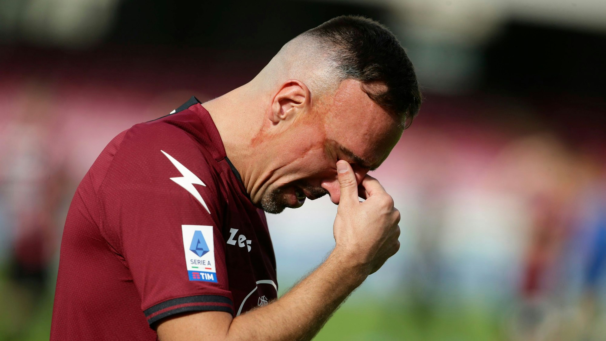 Franck Ribery reibt sich die Augen.