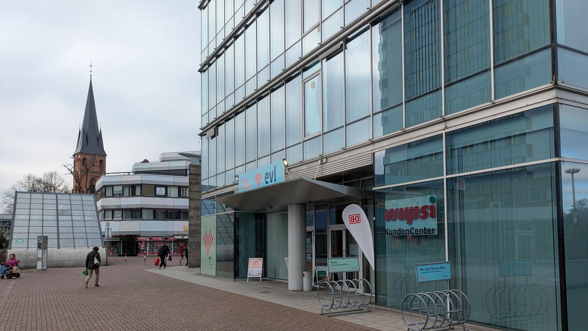 Bislang teilen sich EVL und Wupsi das Gebäude am Friedrich-Ebert-Platz für ihre Kundencenter. Nun zieht die Wupsi aus.