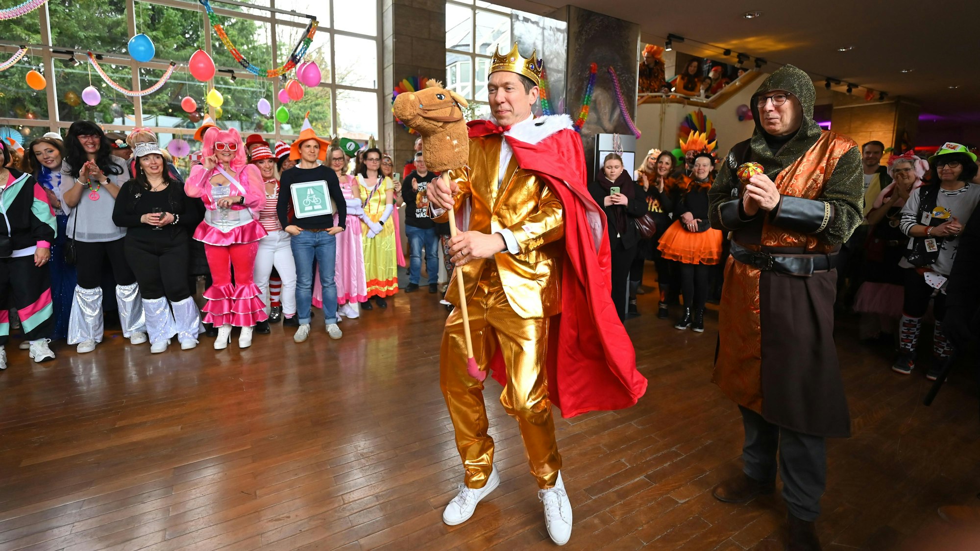 Raoul I. bekam von den jecken Weibern ein Steckenpferd.