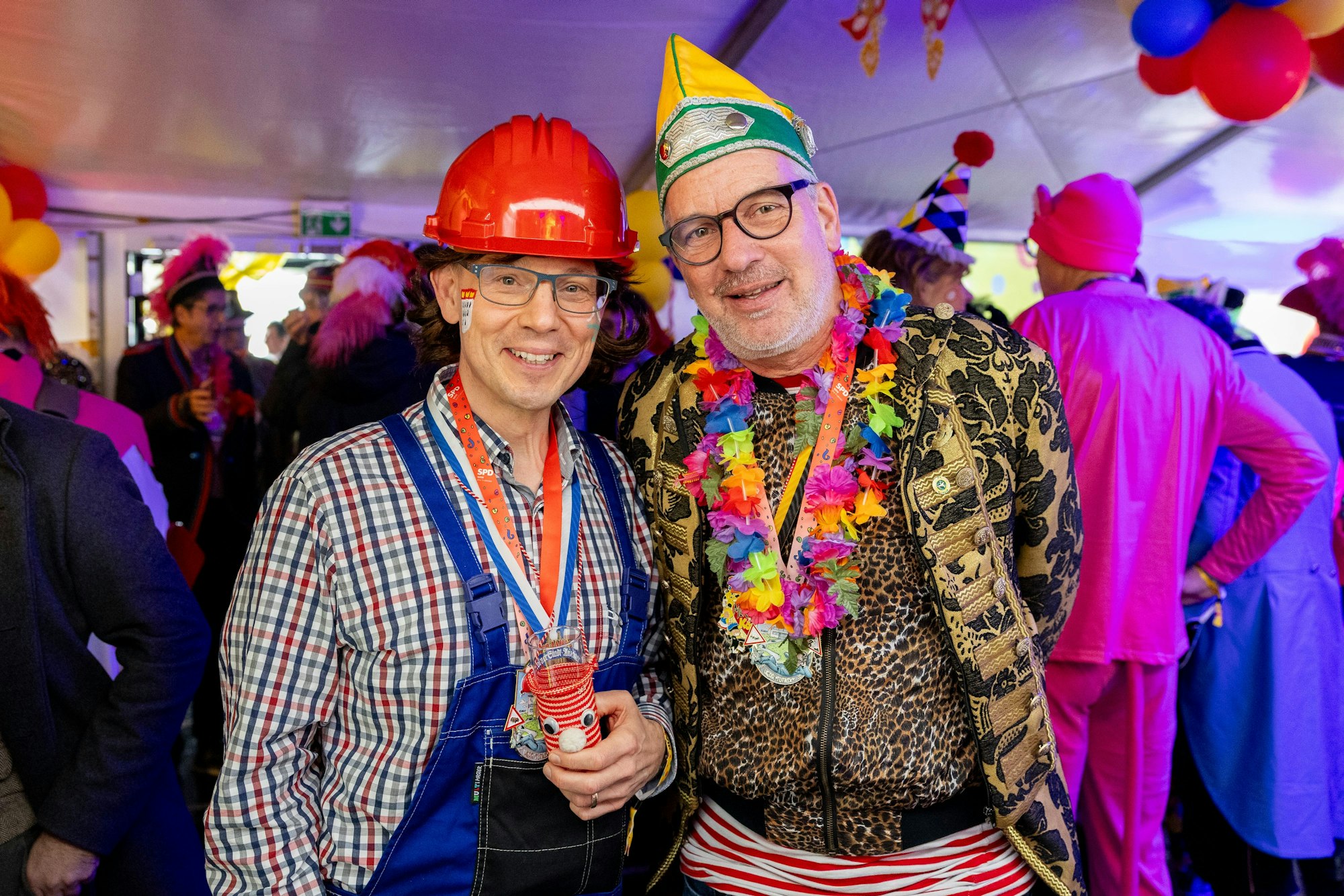 12.02.2026, Köln: Die Weiberfastnachtsbühne von Radio Köln im Tanzbrunnen.
Im Bild v.l.n.r. Martin Börschel und Christian Hümmler
Foto: Michael Bause