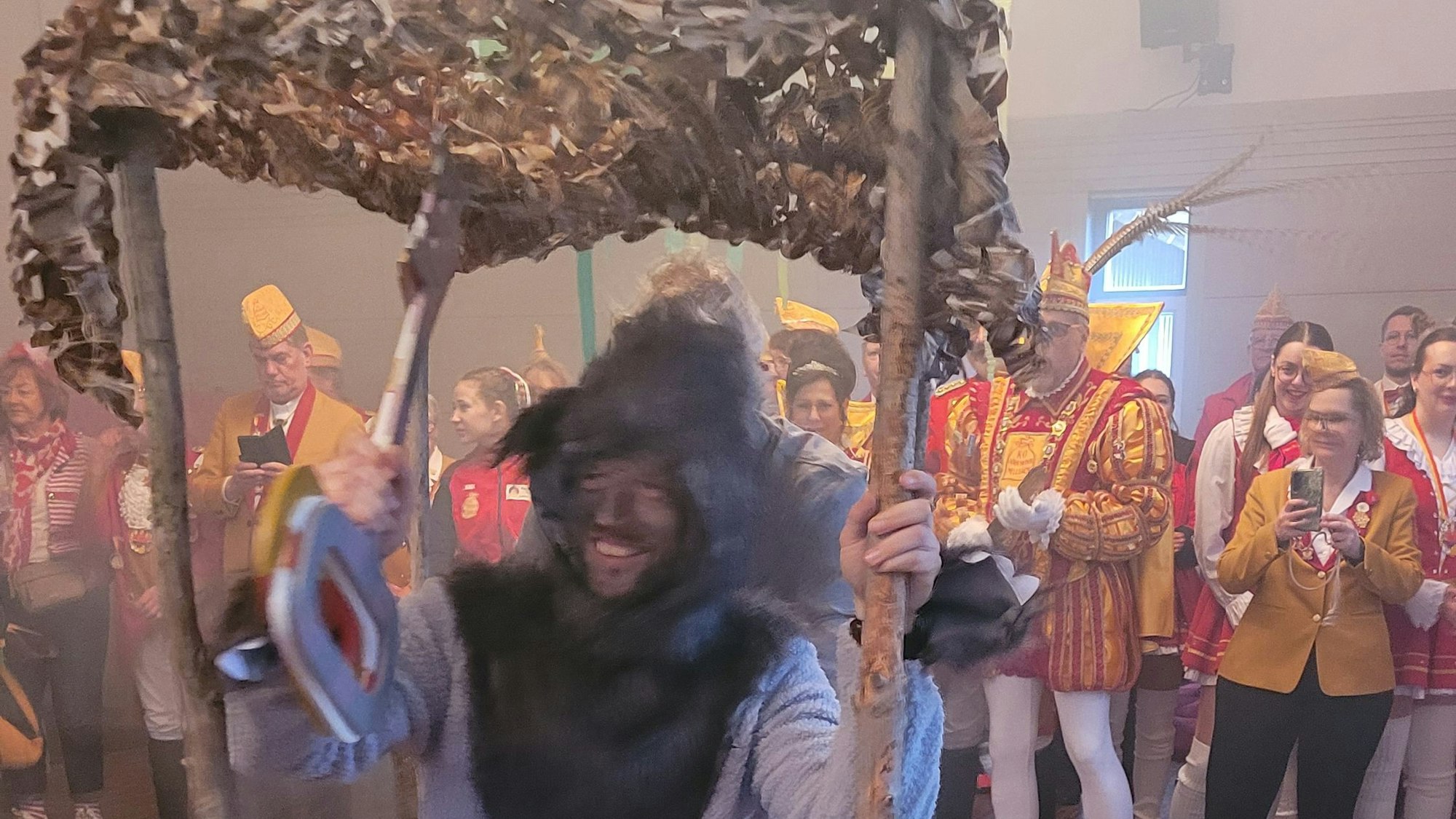 Das Foto zeigt Bürgermeister Mario Bredow als Leitwolf