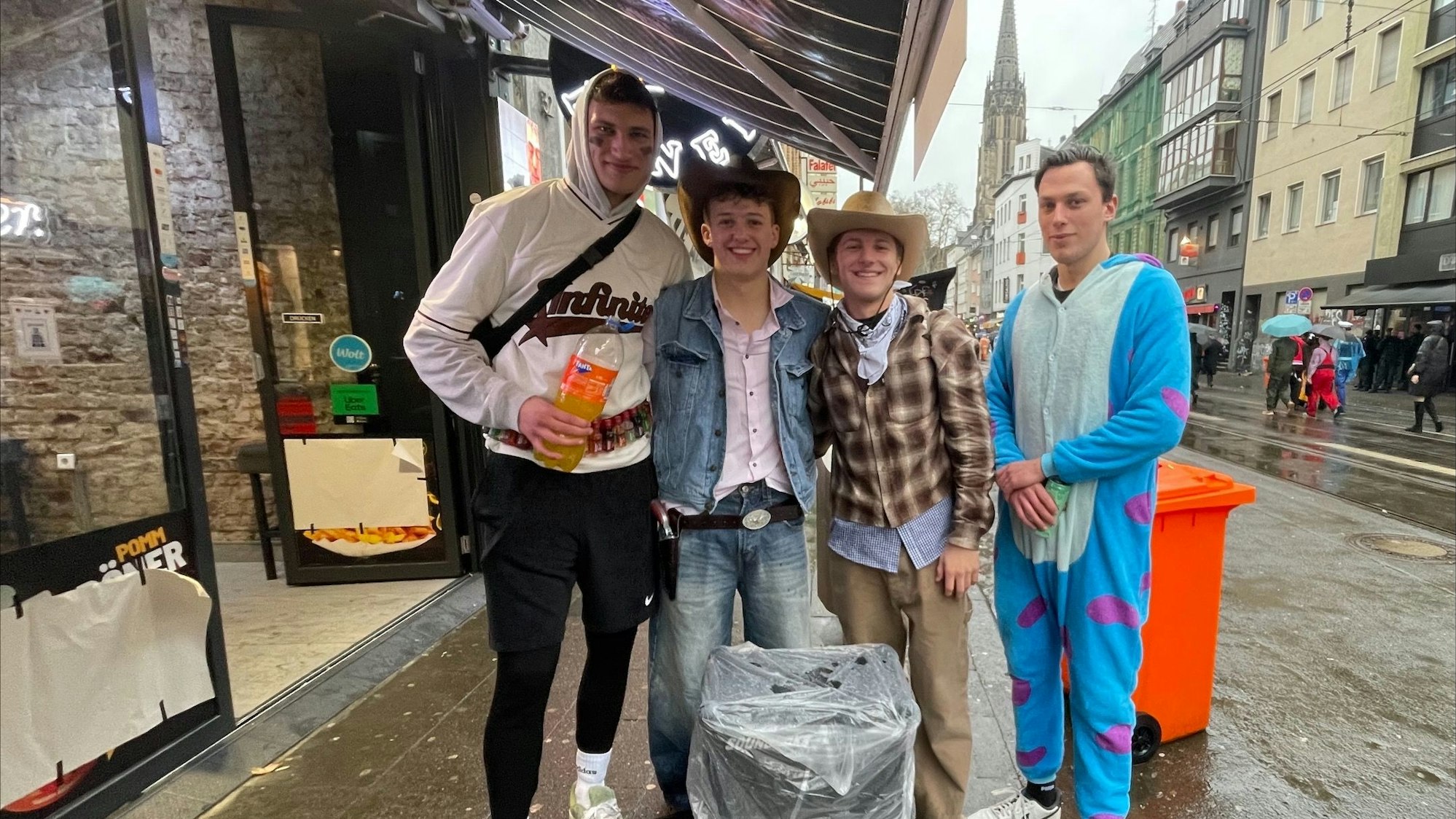 Schutz vor dem Regen auf der Zülpicher Straße