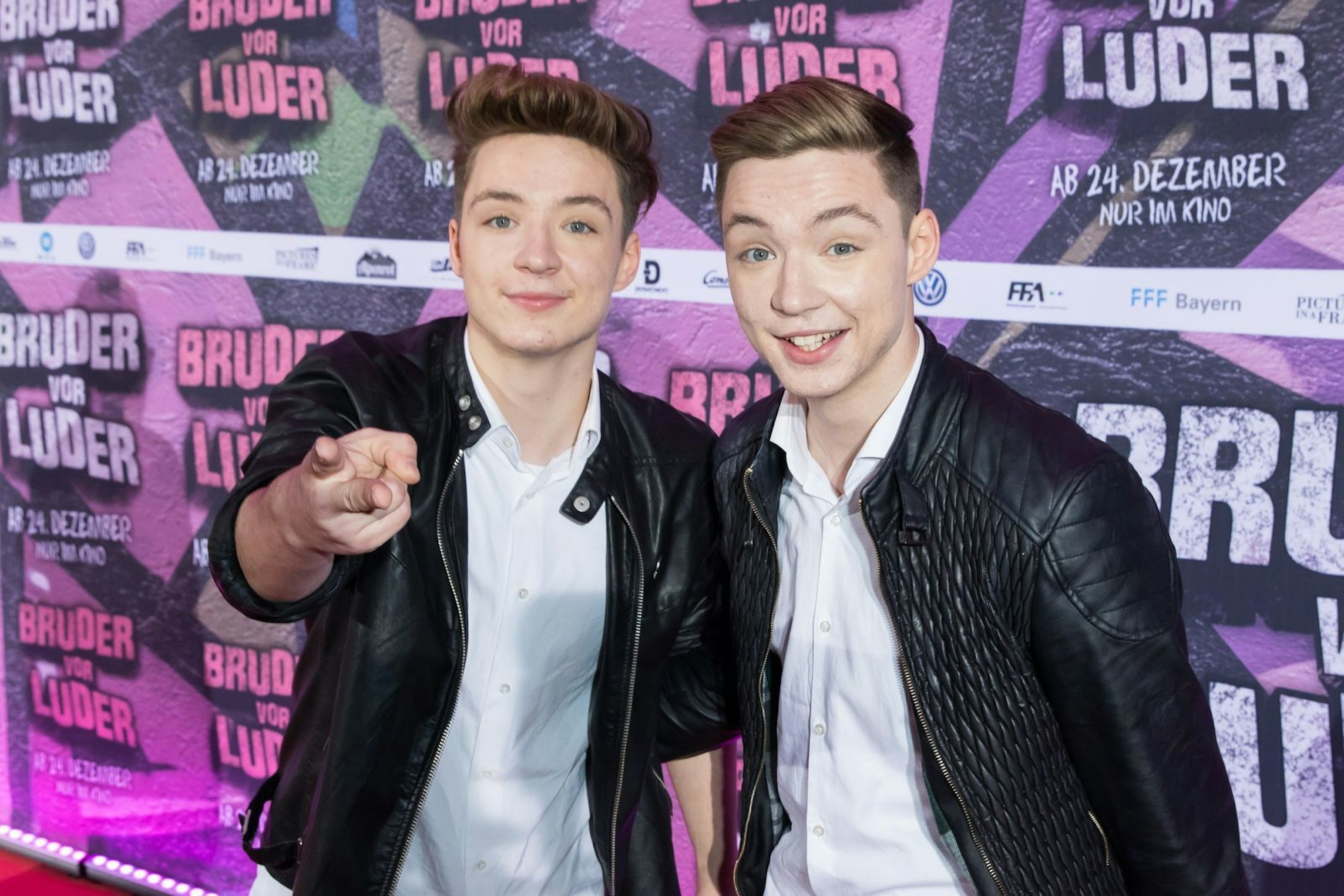 Roman Lochmann (links) und sein Bruder Heiko waren erst zwölf Jahre alt, als sie ihr erstes YouTube-Video hochluden. Inzwischen unterstützen die beiden als Coaches bei „The Voice Kids“ junge Talente mit wertvollen Ratschlägen. (Bild: 2015 Getty Images/Florian Ebener)