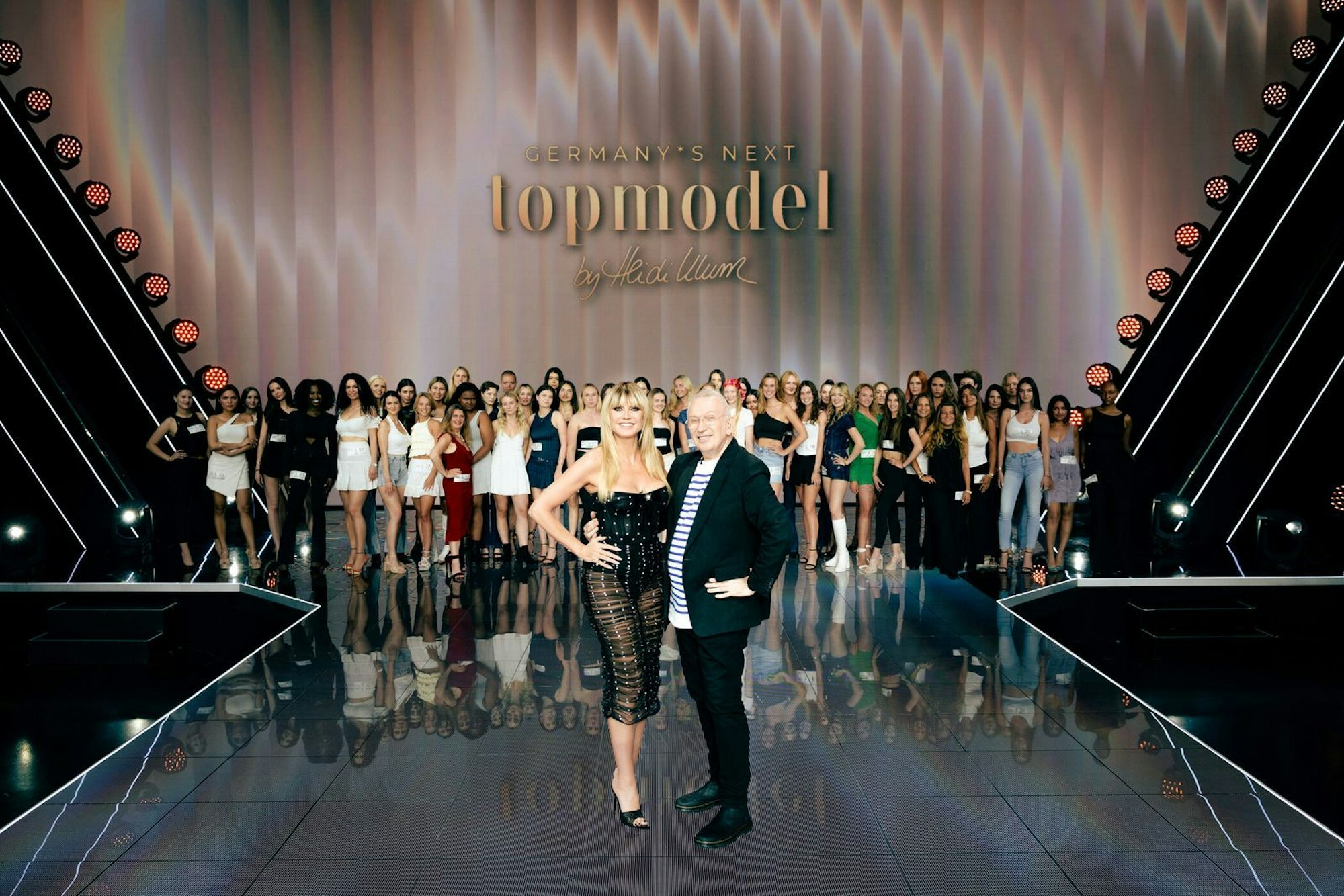 „Endlich geht es wieder los“, freut sich Heidi Klum mit Gastjuror Jean Paul Gaultier. (Bild: ProSieben/Daniel Graf)