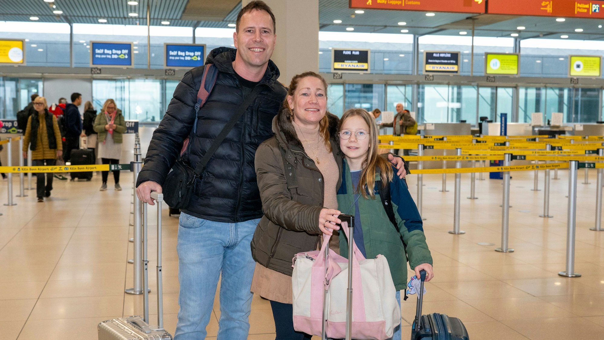 Christian und Siw Faust fliegen mit Tochter Merle und ihrer zweiten Tochter (nicht im Bild) nach Alicante.