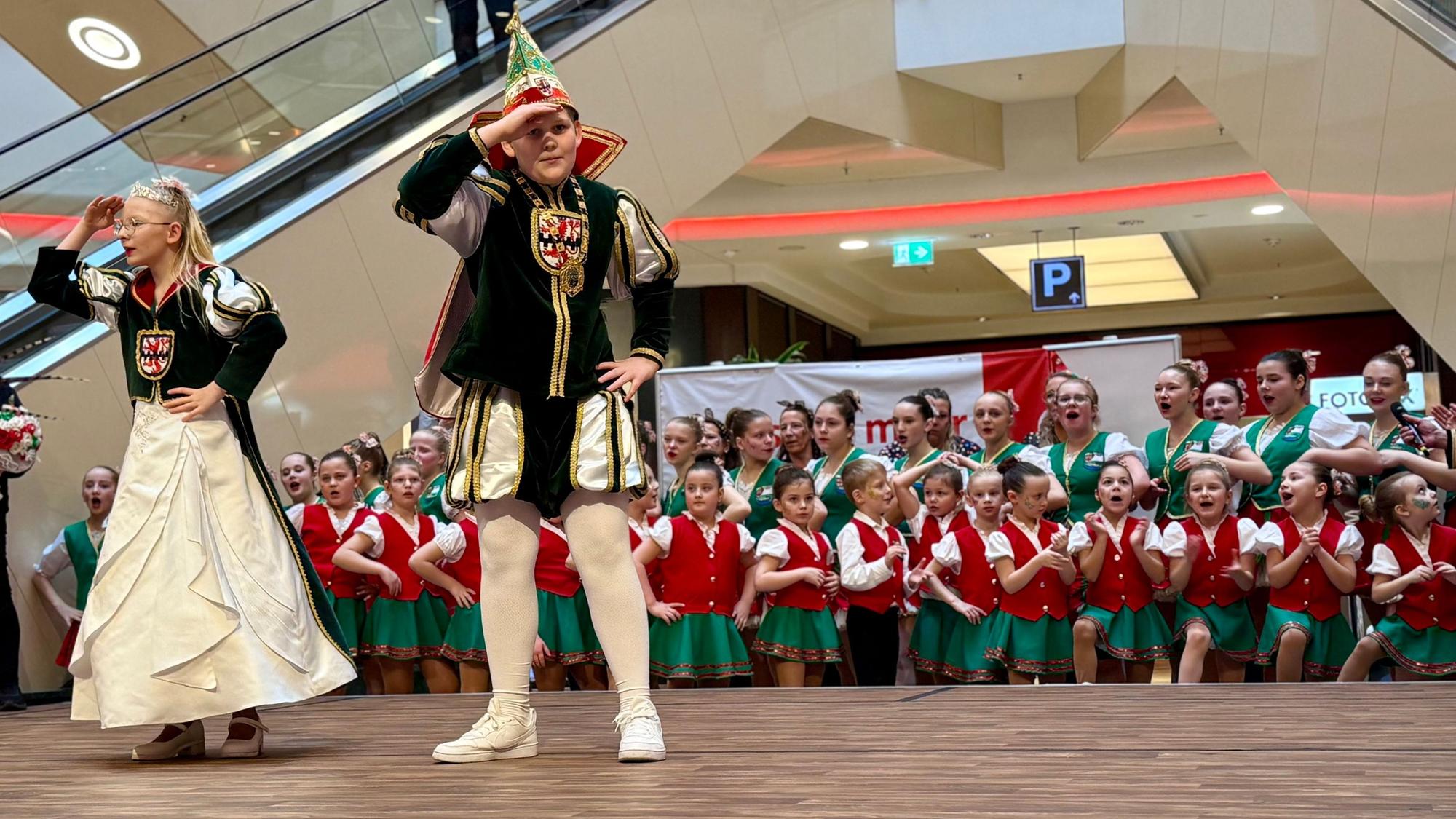 Das Wiesdorfer Kinderprinzenpaar Michelle und Milan