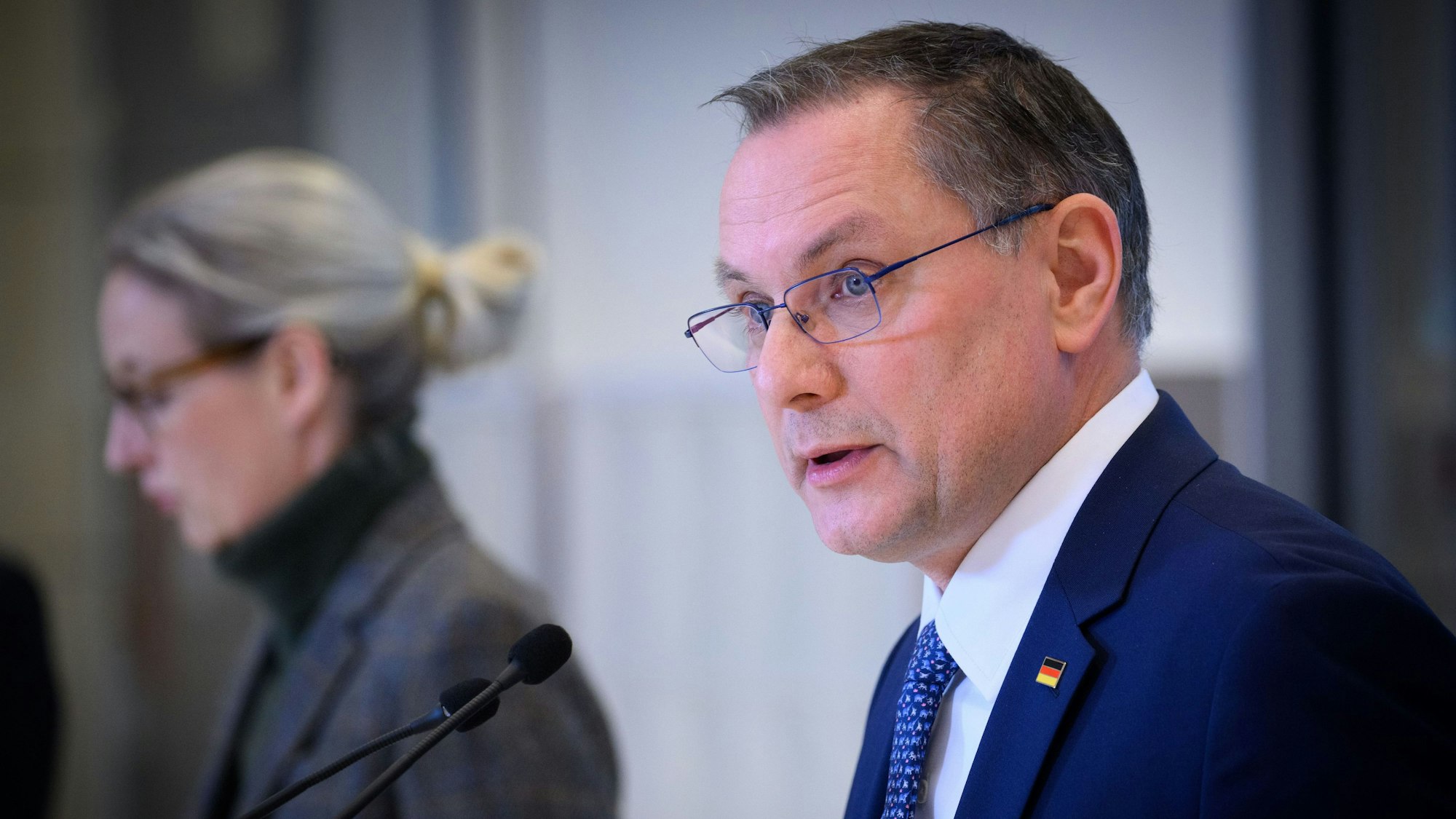 Alice Weidel (l) und Tino Chrupalla, Vorsitzende der AfD-Bundestagsfraktion, wollen sich am 4. Juli zum Bundesparteitag in Erfurt treffen.