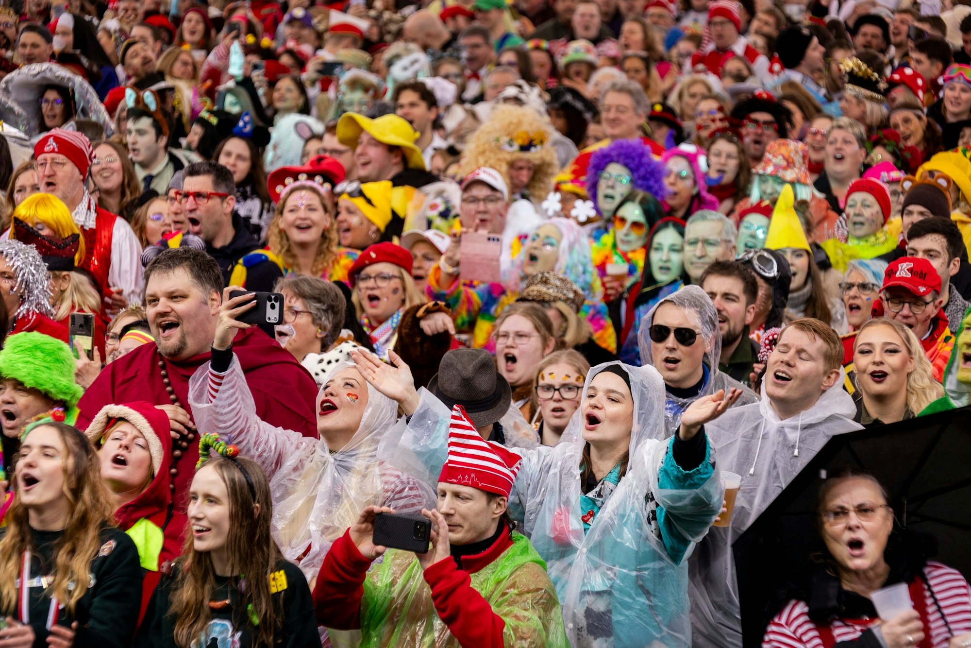 12.02.2026, Köln: Die Weiberfastnachtsbühne von Radio Köln im Tanzbrunnen.
Foto: Michael Bause